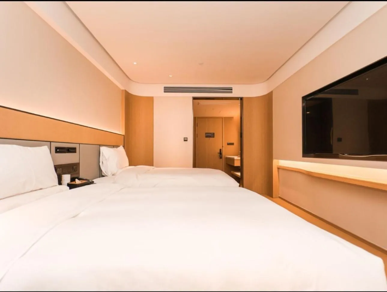 Photo of the whole room, Bed in JI Hotel Nanjing Baijia Lake