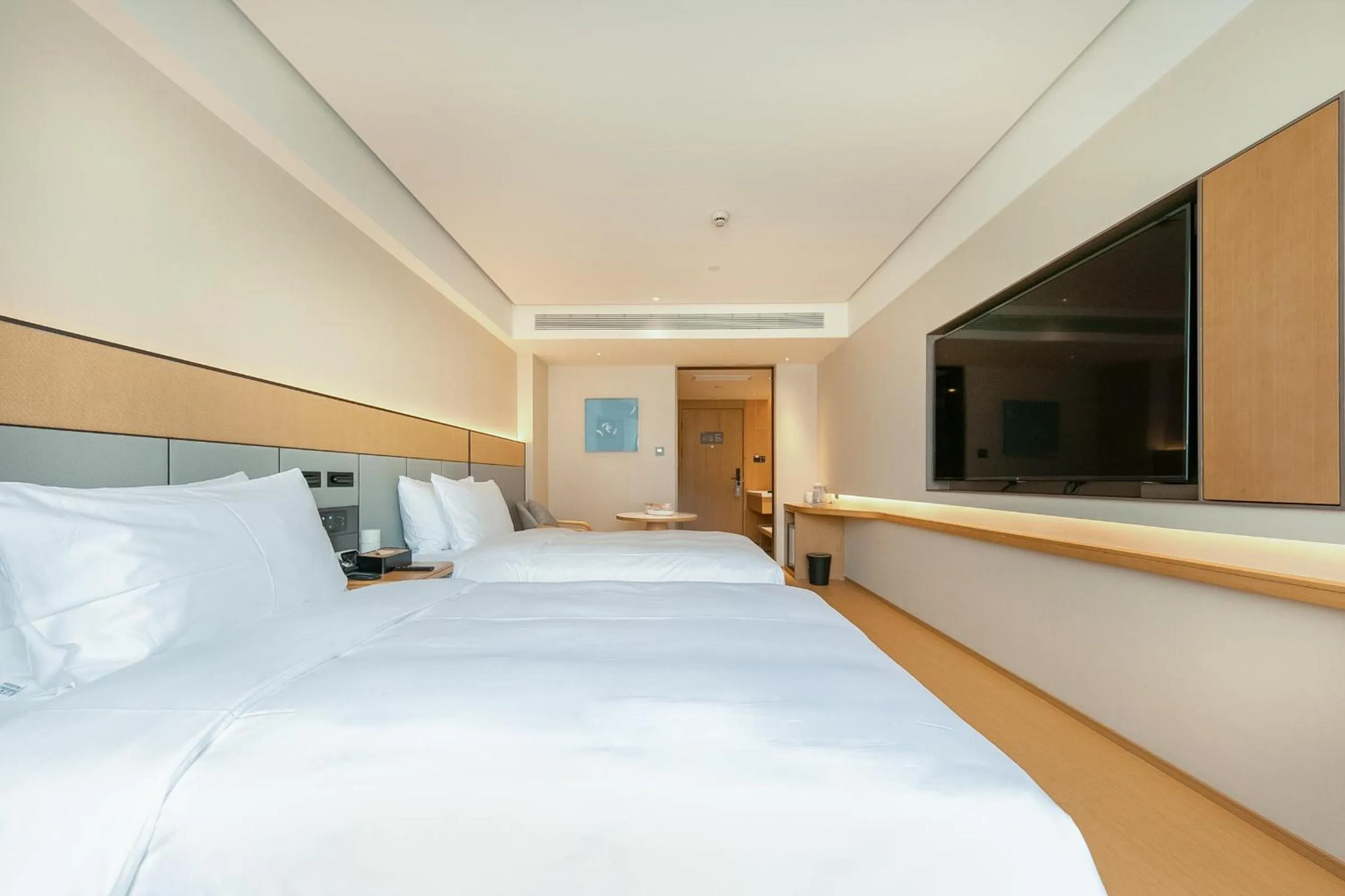 Bed in JI Hotel Shanghai Lujiabang Road Subway Station