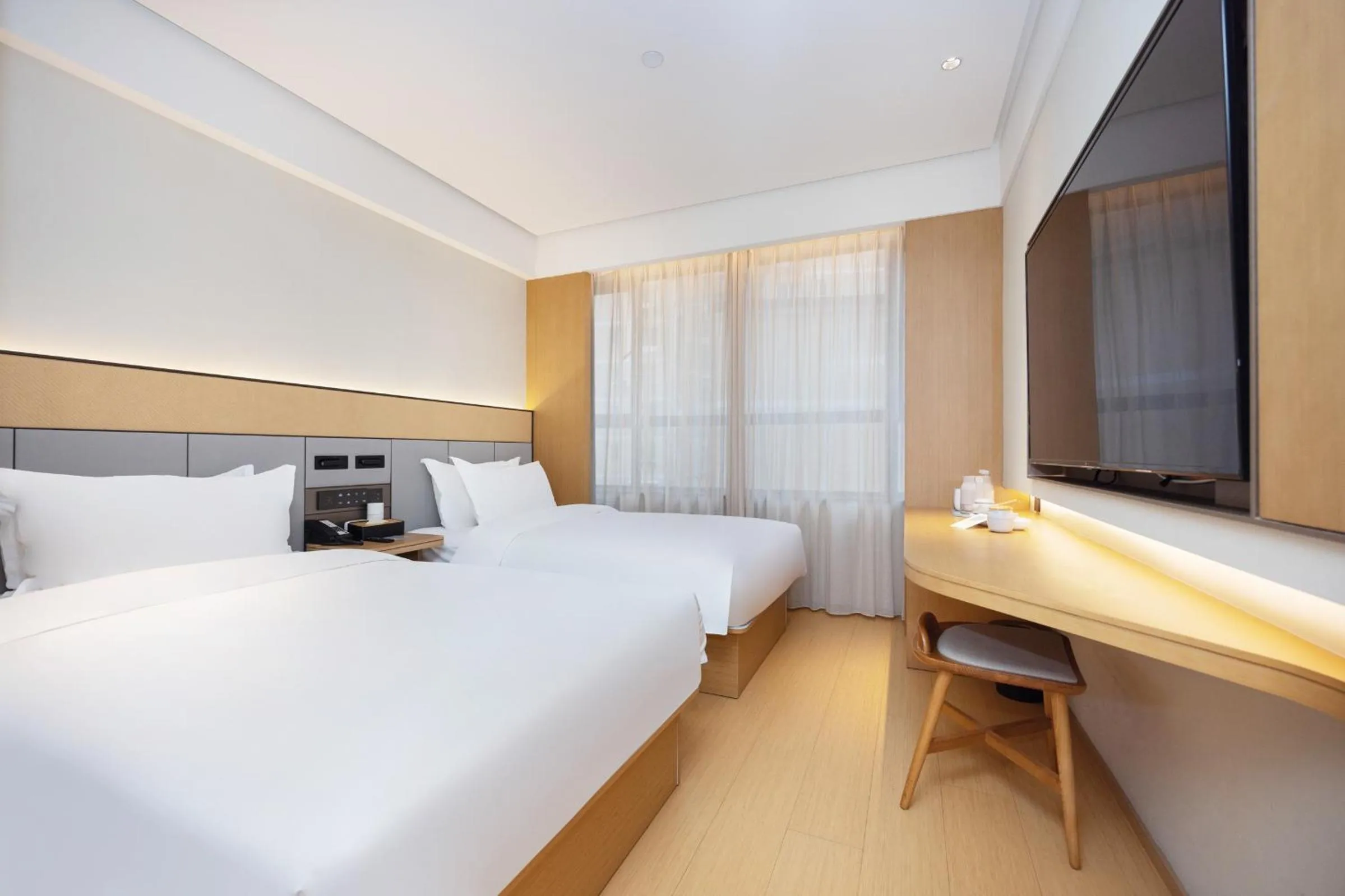 Bed in JI Hotel Shanghai Lujiabang Road Subway Station