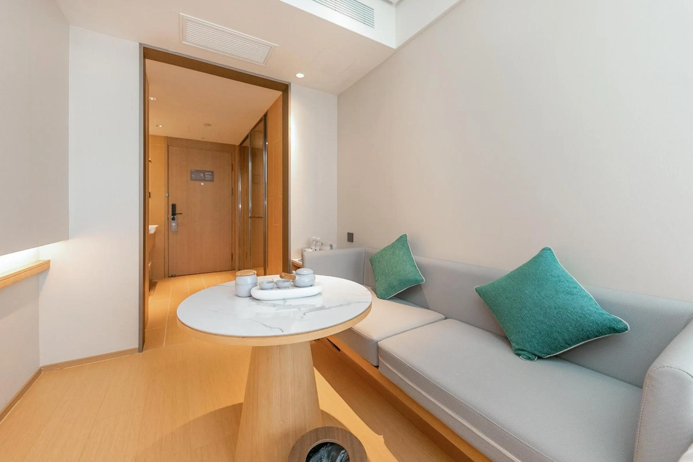 JI Hotel Shanghai Lujiabang Road Subway Station