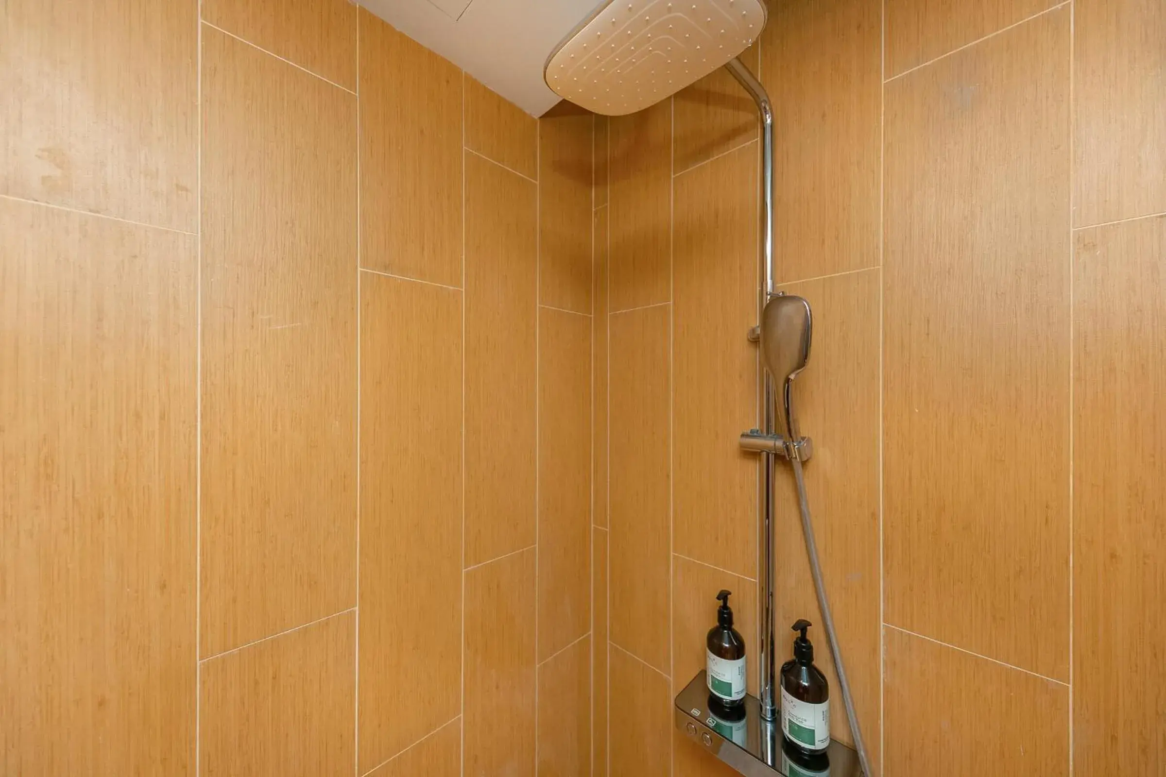 JI Hotel Shanghai Lujiabang Road Subway Station JI Hotel Shanghai Lujiabang Road Subway Station