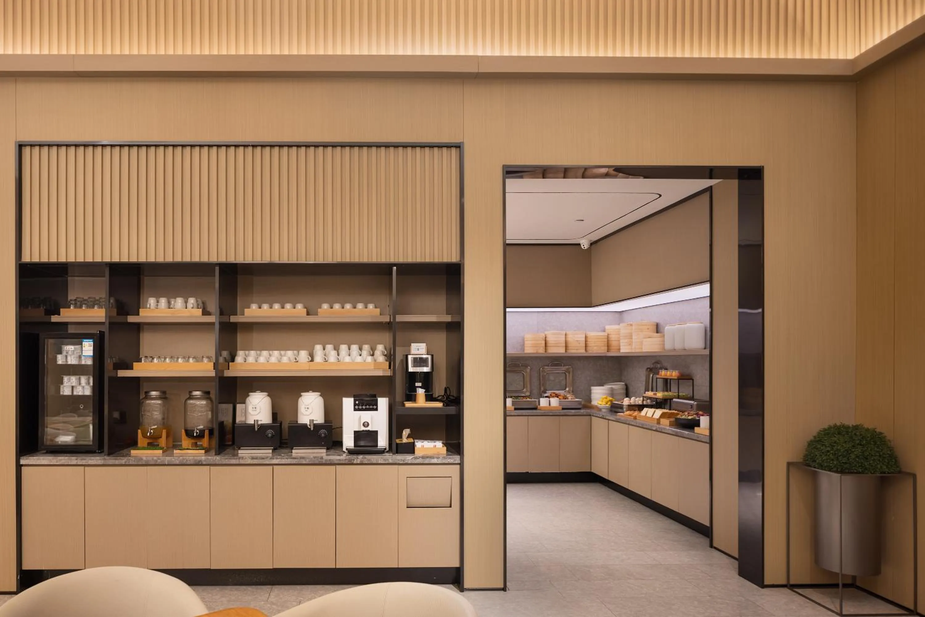 Restaurant/places to eat in JI Hotel Wuhan Guanggu 3rd Road