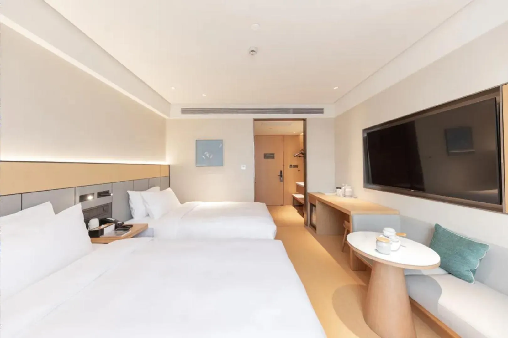 Photo of the whole room, Bed in JI Hotel Shanghai University Tacheng Road