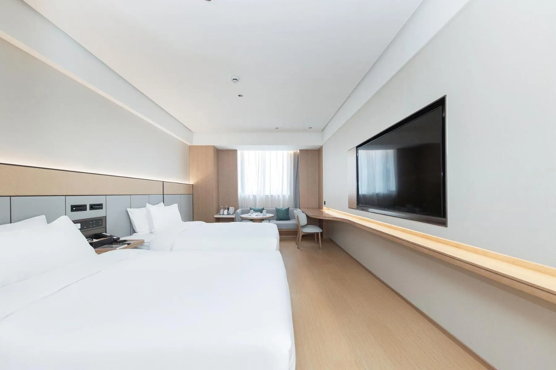 Photo of the whole room, Bed in JI Hotel Shanghai Jiaotong University Cangyuan Road