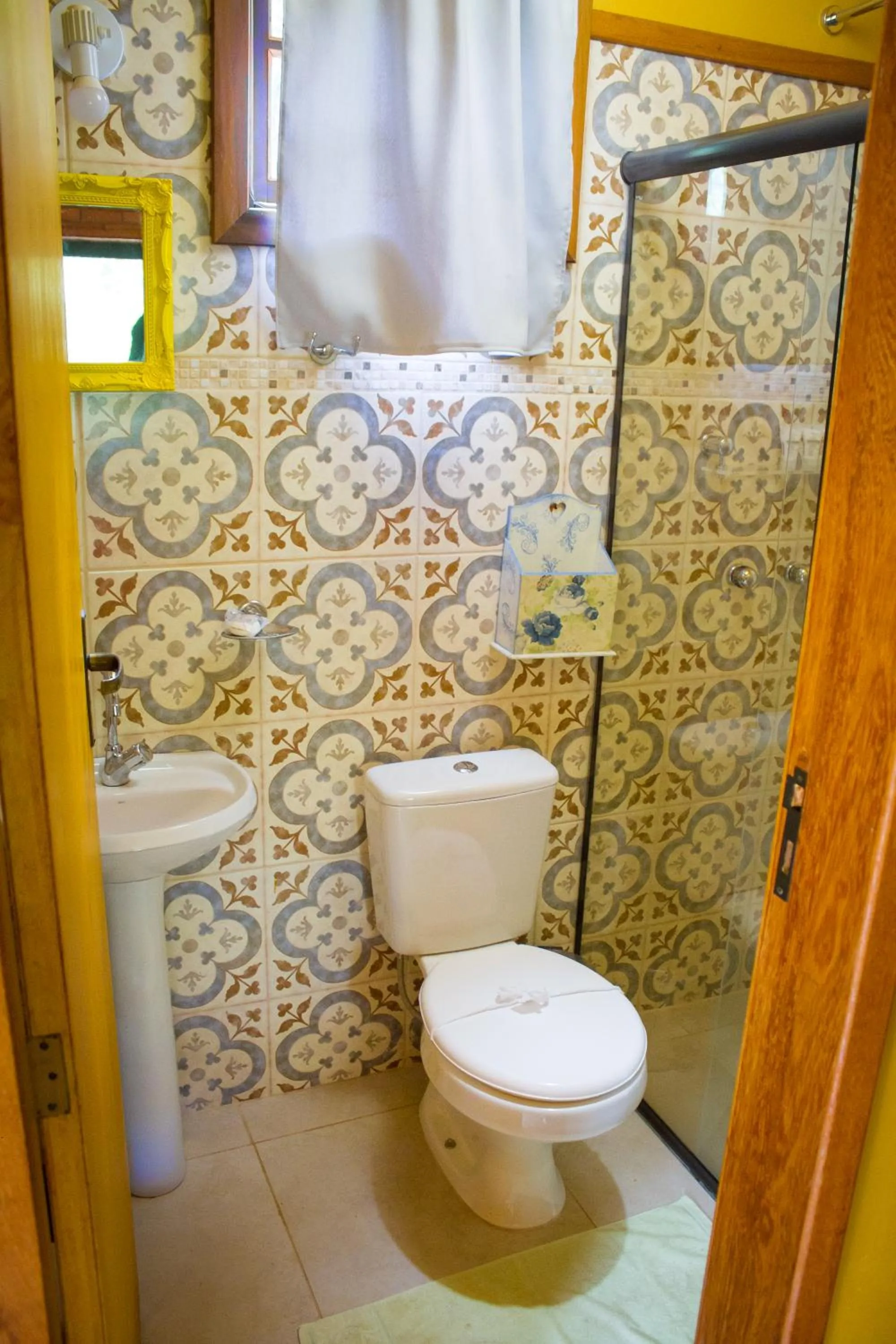 Bathroom in Chalés Lirio dos Vales