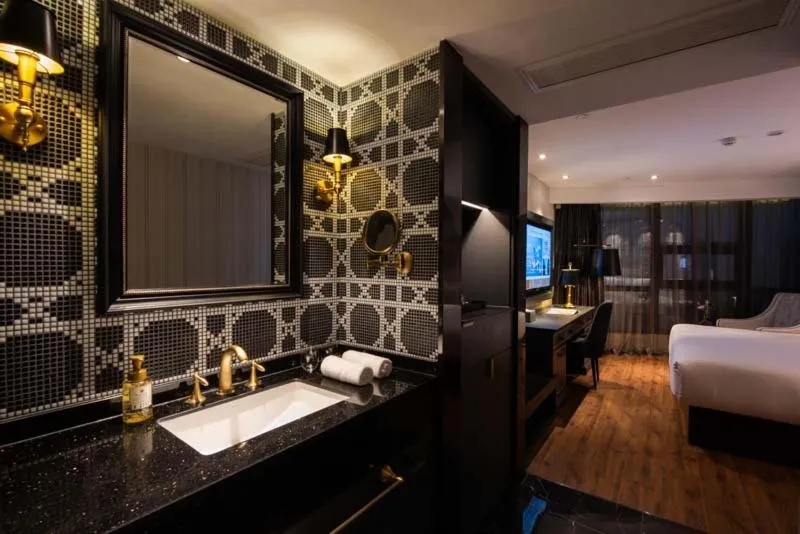 Bathroom, Bed in Orange Crystal Hotel Nanjing Museum