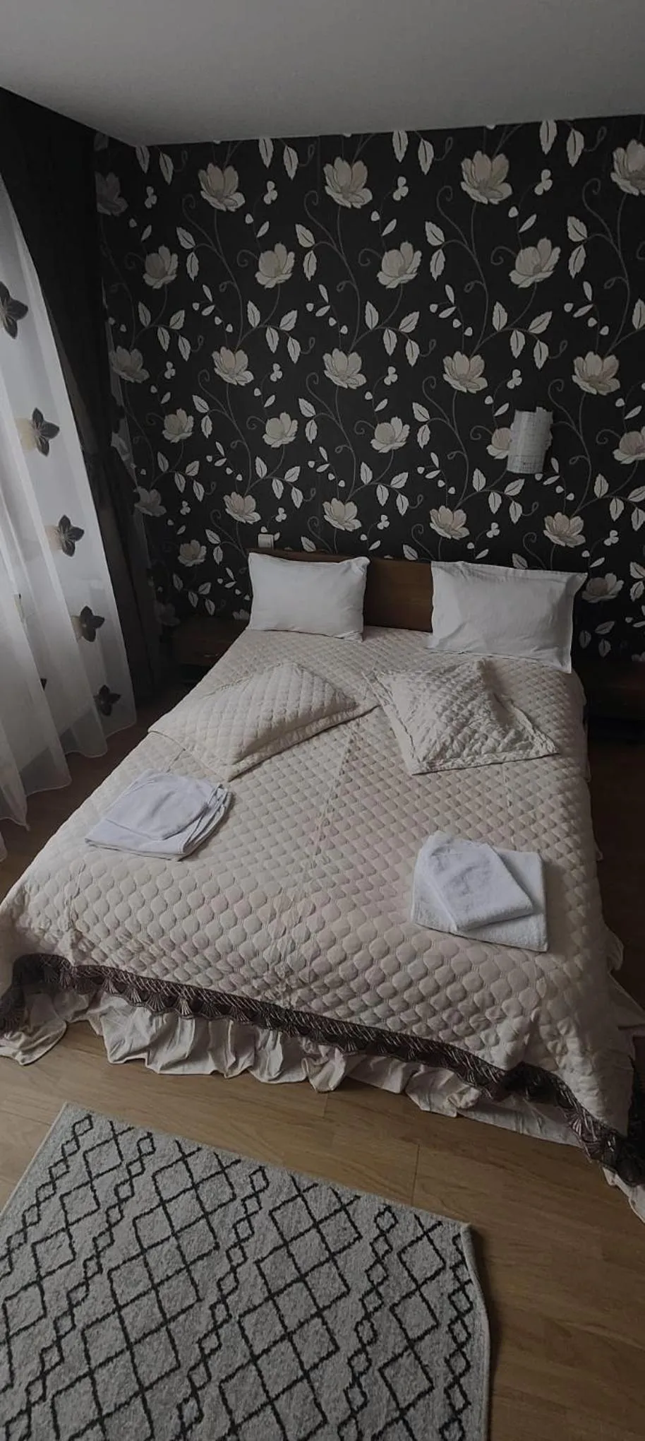 Bed in Pensiunea Casiana