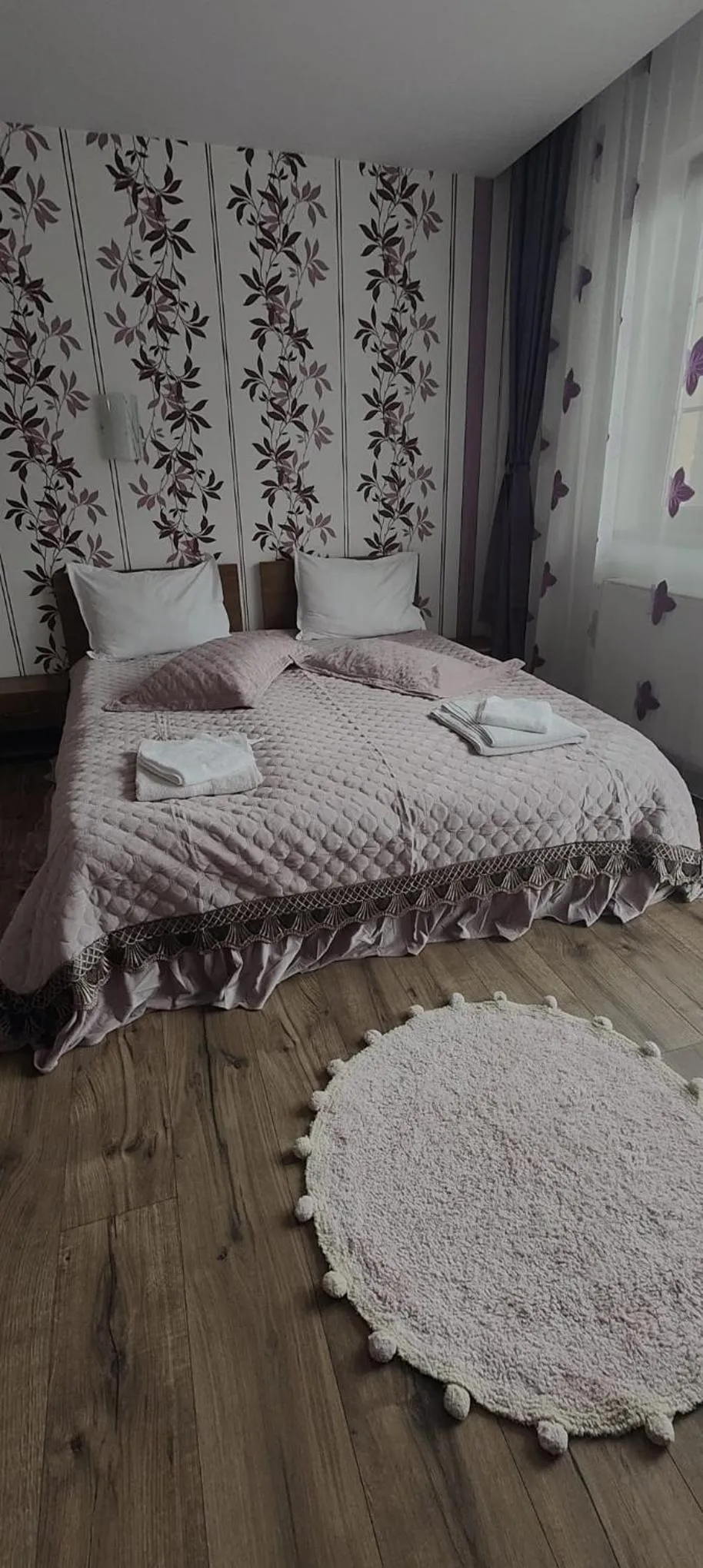 Bed in Pensiunea Casiana