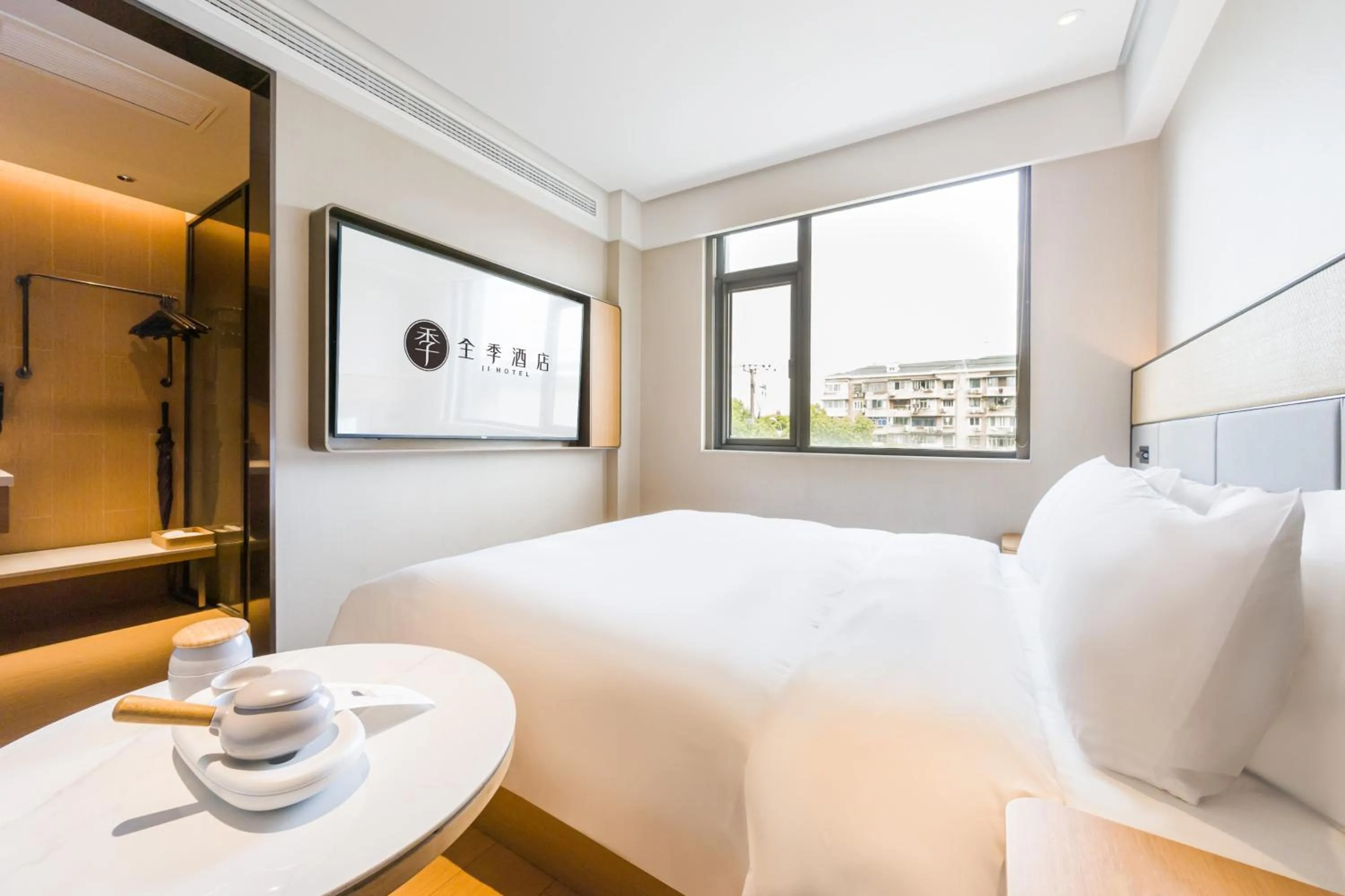 Bedroom, Bed in JI Hotel Shanghai Meilong Wanhui International Plaza