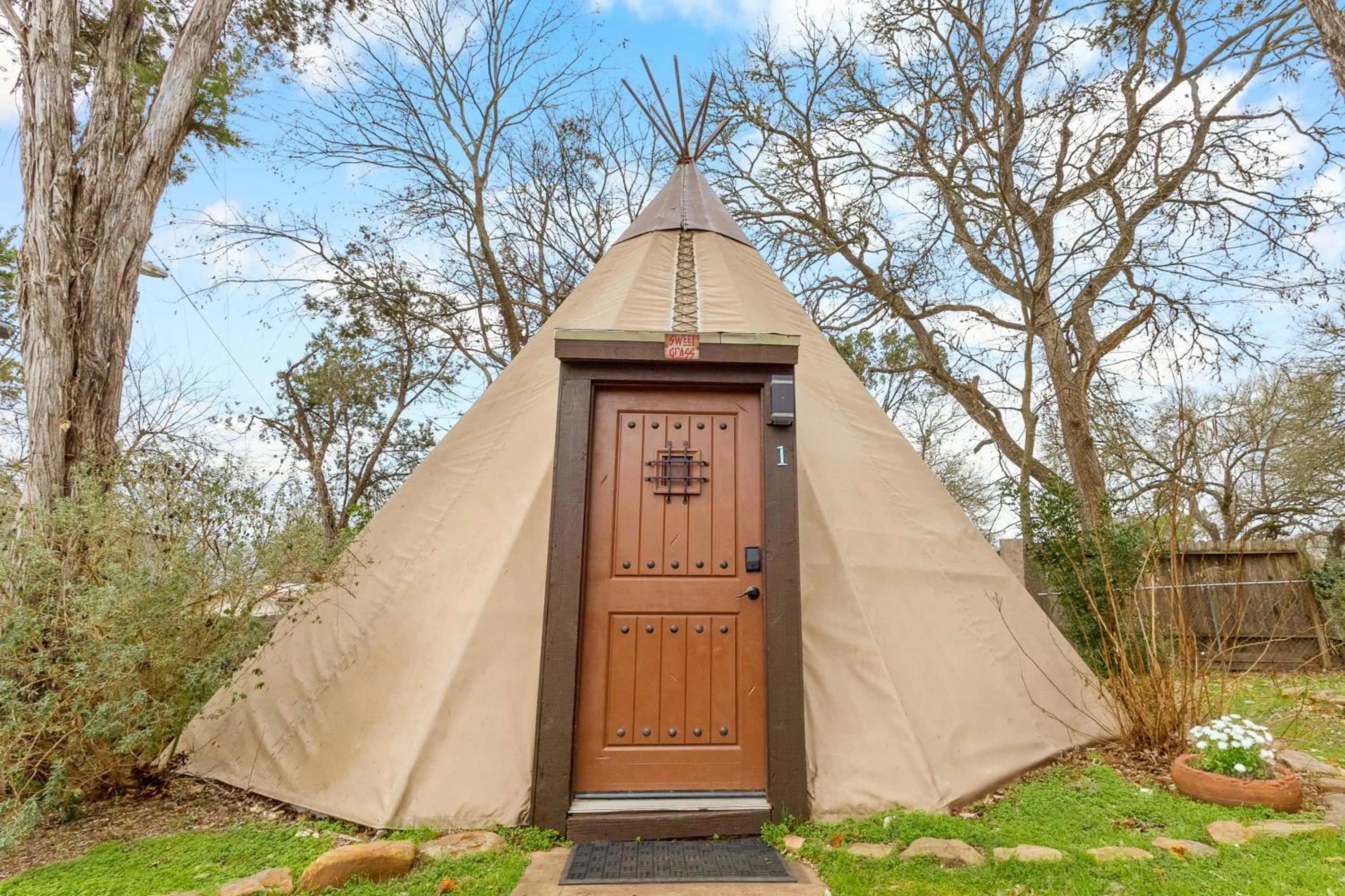 Property building in Tipis on the Guadalupe