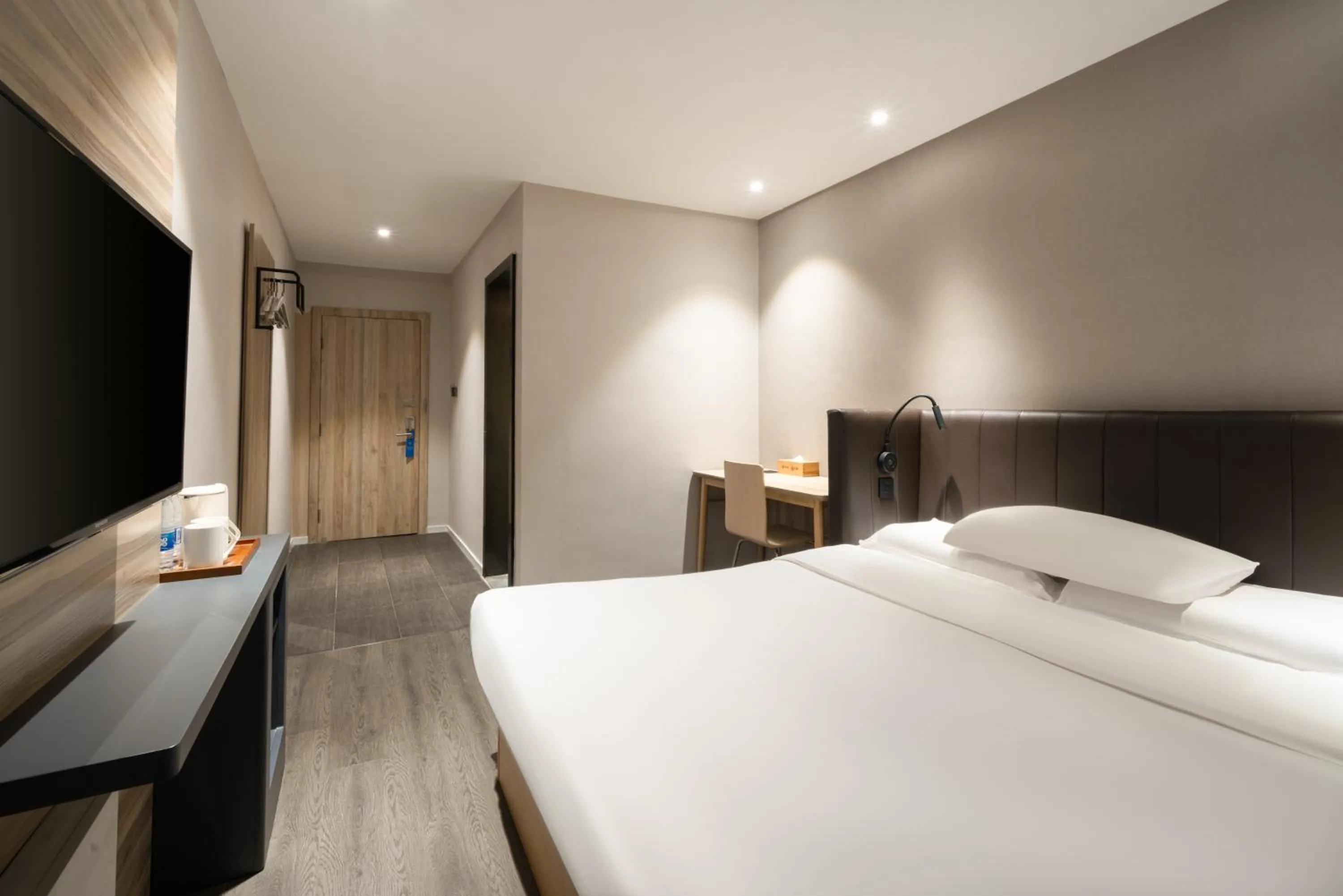 Photo of the whole room, Bed in Hanting Hotel Guangzhou Chebei Subway Station