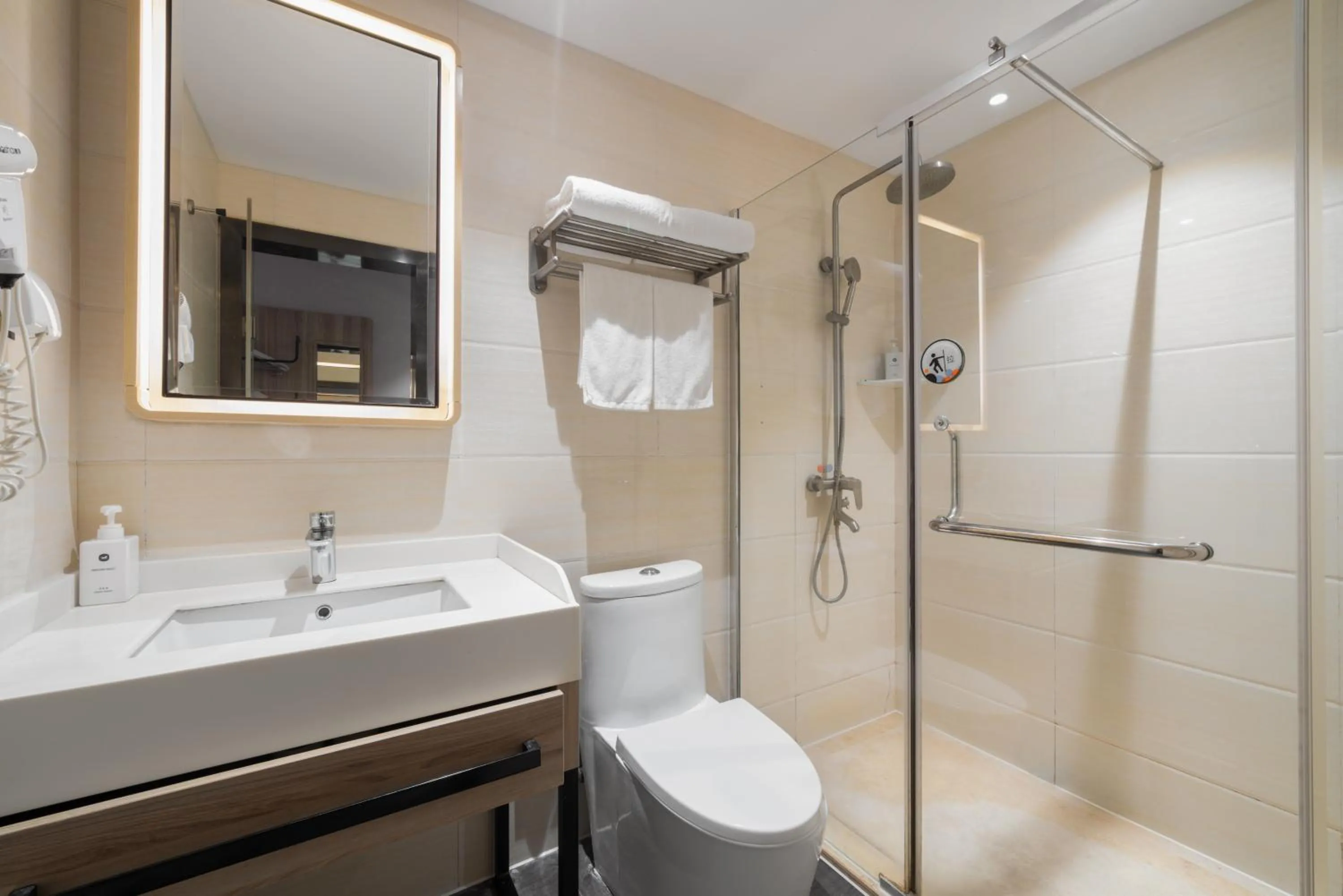 Toilet in Hanting Hotel Guangzhou Chebei Subway Station