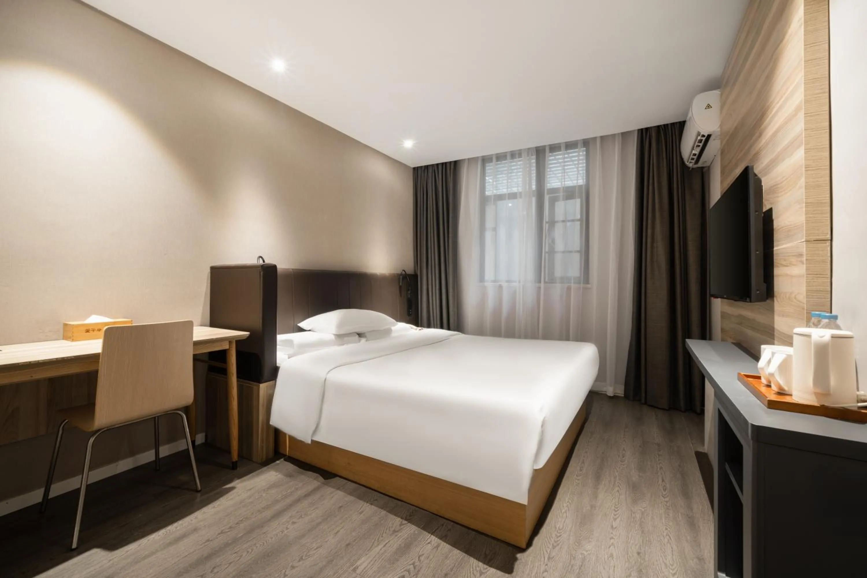 Photo of the whole room, Bed in Hanting Hotel Guangzhou Chebei Subway Station