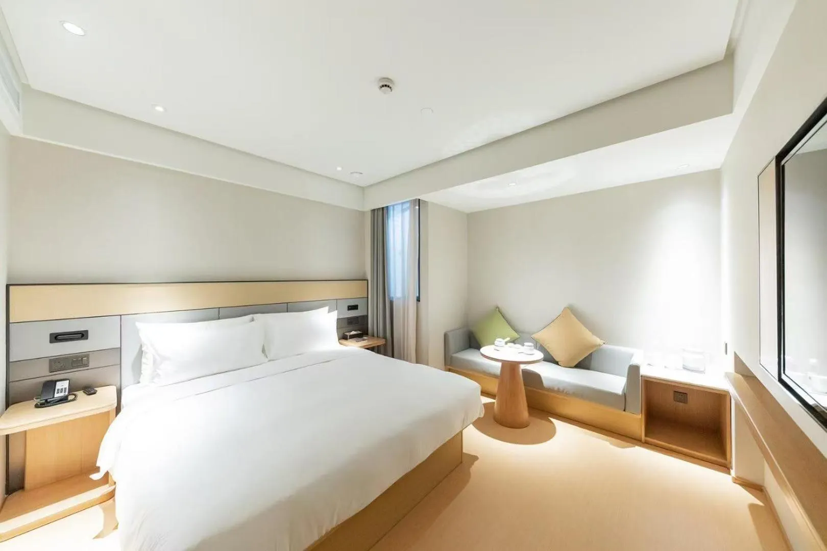 Bed in JI Hotel Shanghai Xintiandi South Xizang Road