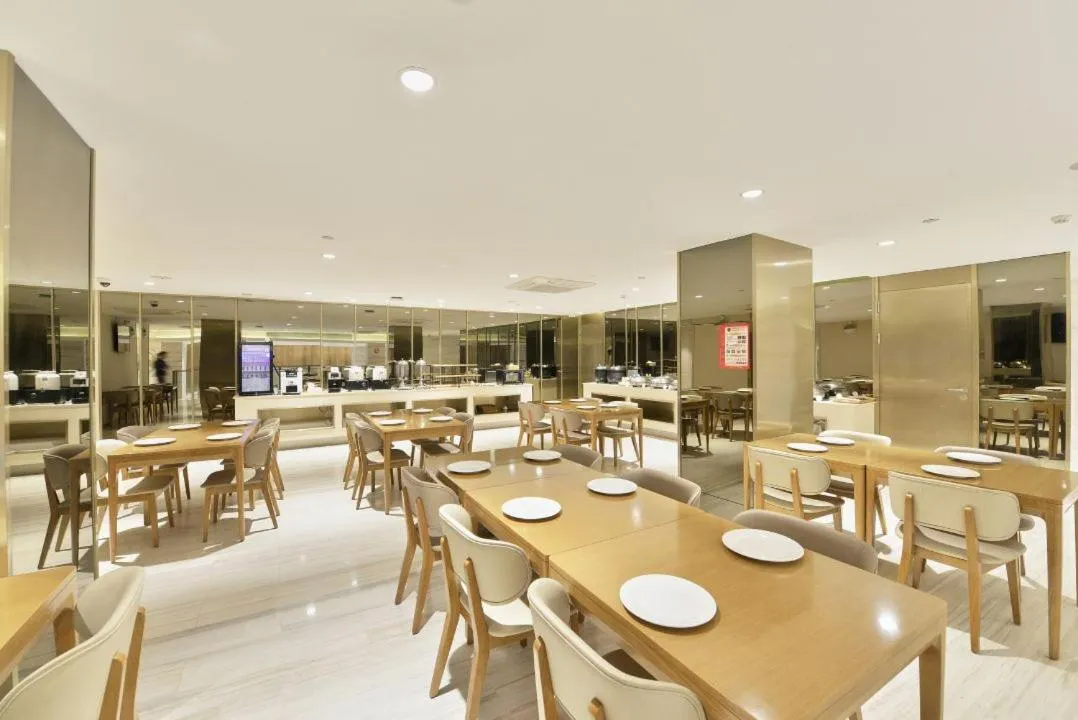 Restaurant/places to eat in JI Hotel Shanghai Caohejing Lianhua Road