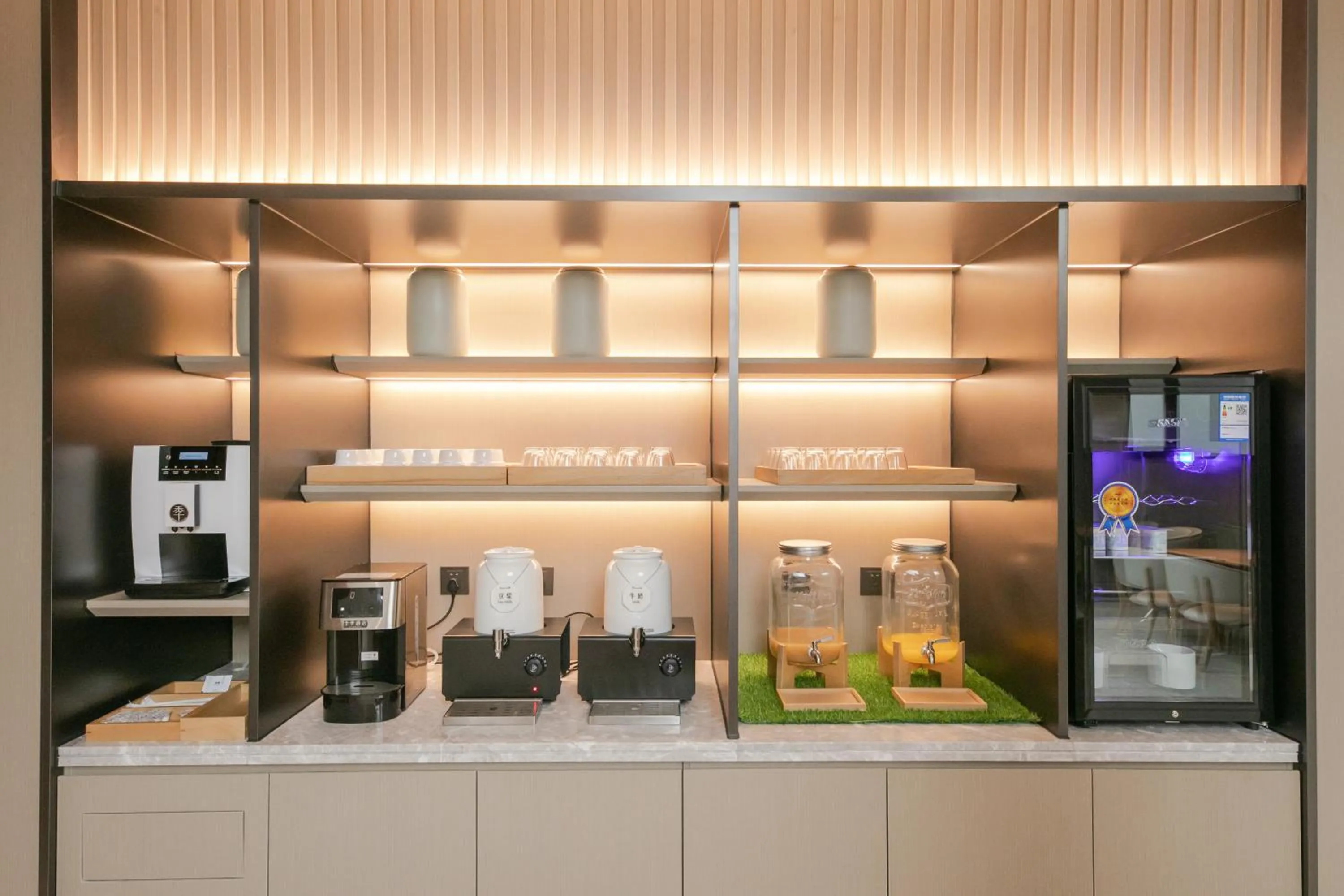 Restaurant/places to eat in JI Hotel Beijing Guanganmen