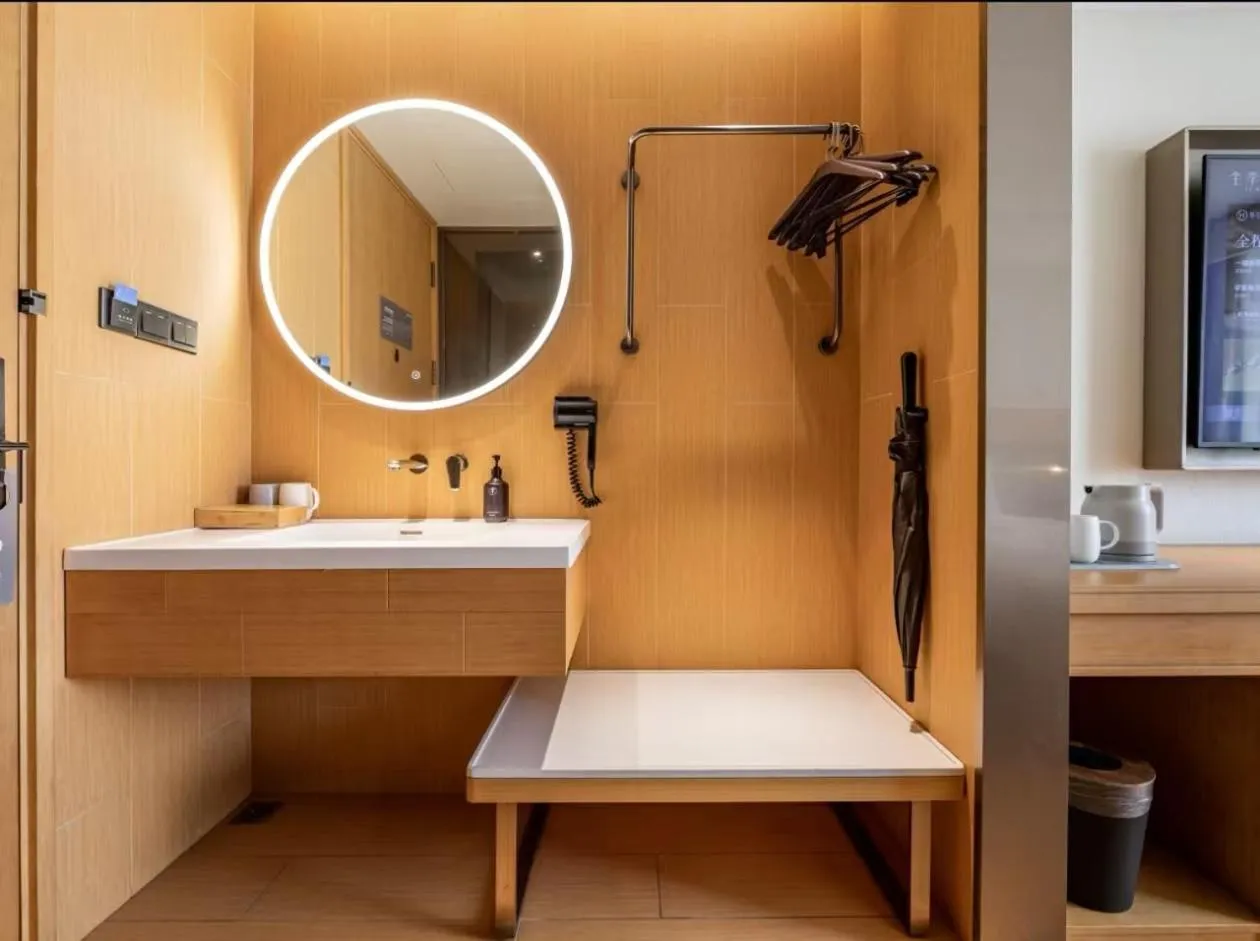 Shower in JI Hotel Shanghai Xujiahui Caobao Road Subway Station