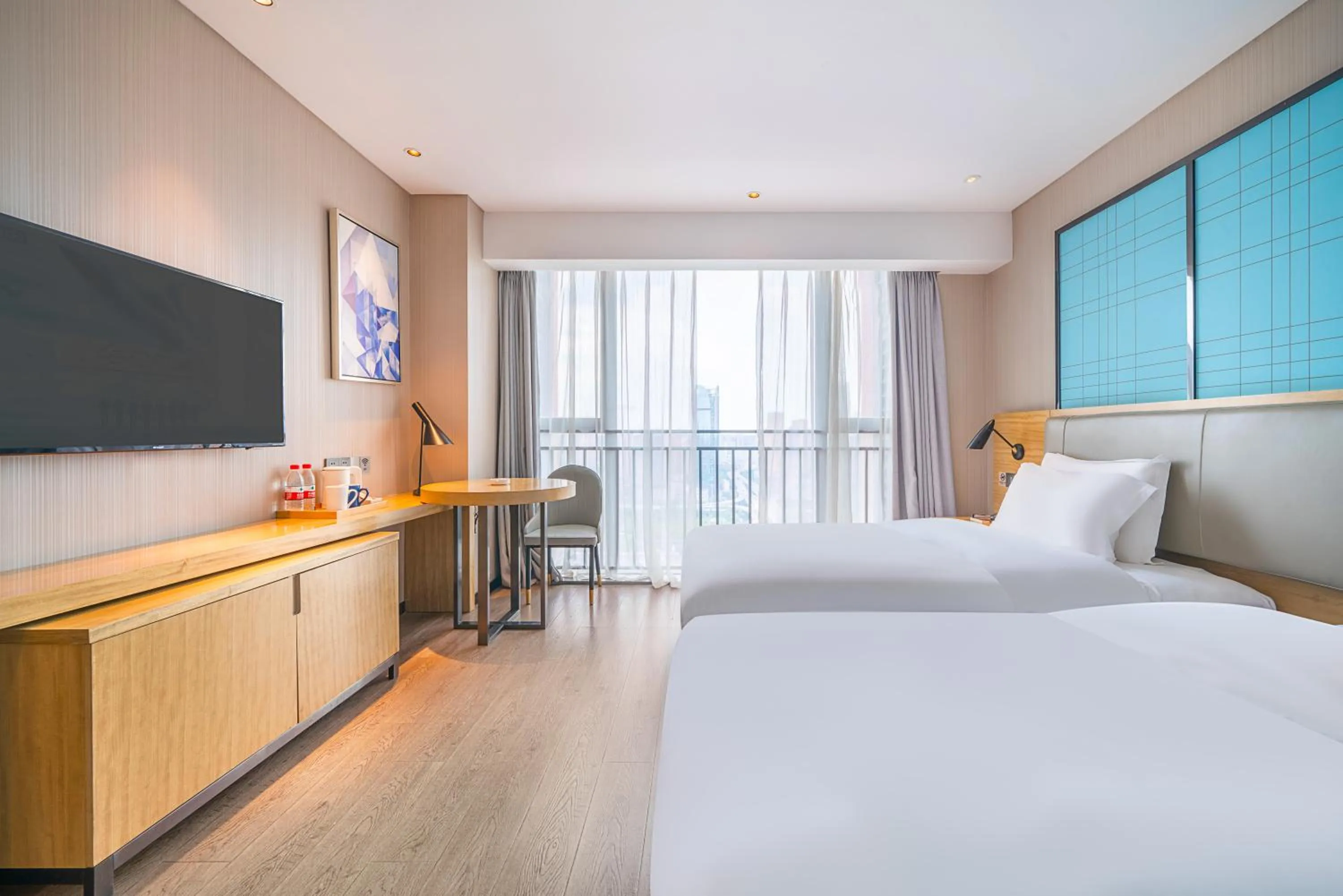 Photo of the whole room, Bed in Starway Hotel Chengdu Jianshe Road SM Plaza