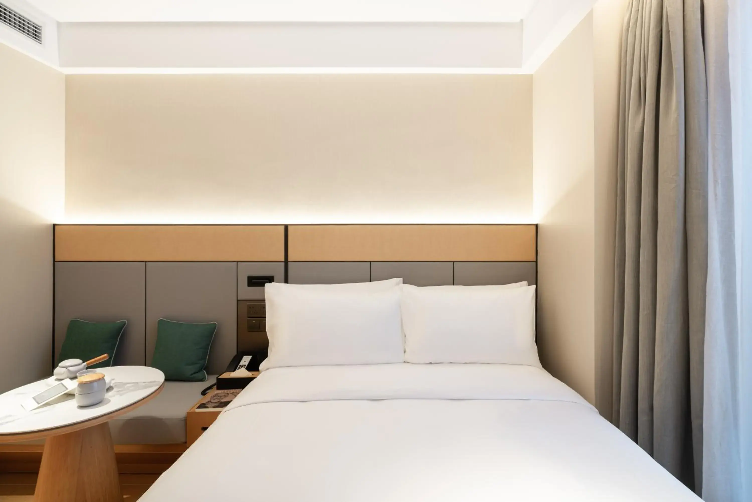 Photo of the whole room, Bed in JI Hotel Guangzhou Tower Photo of the whole room, Bed in JI Hotel Guangzhou Tower