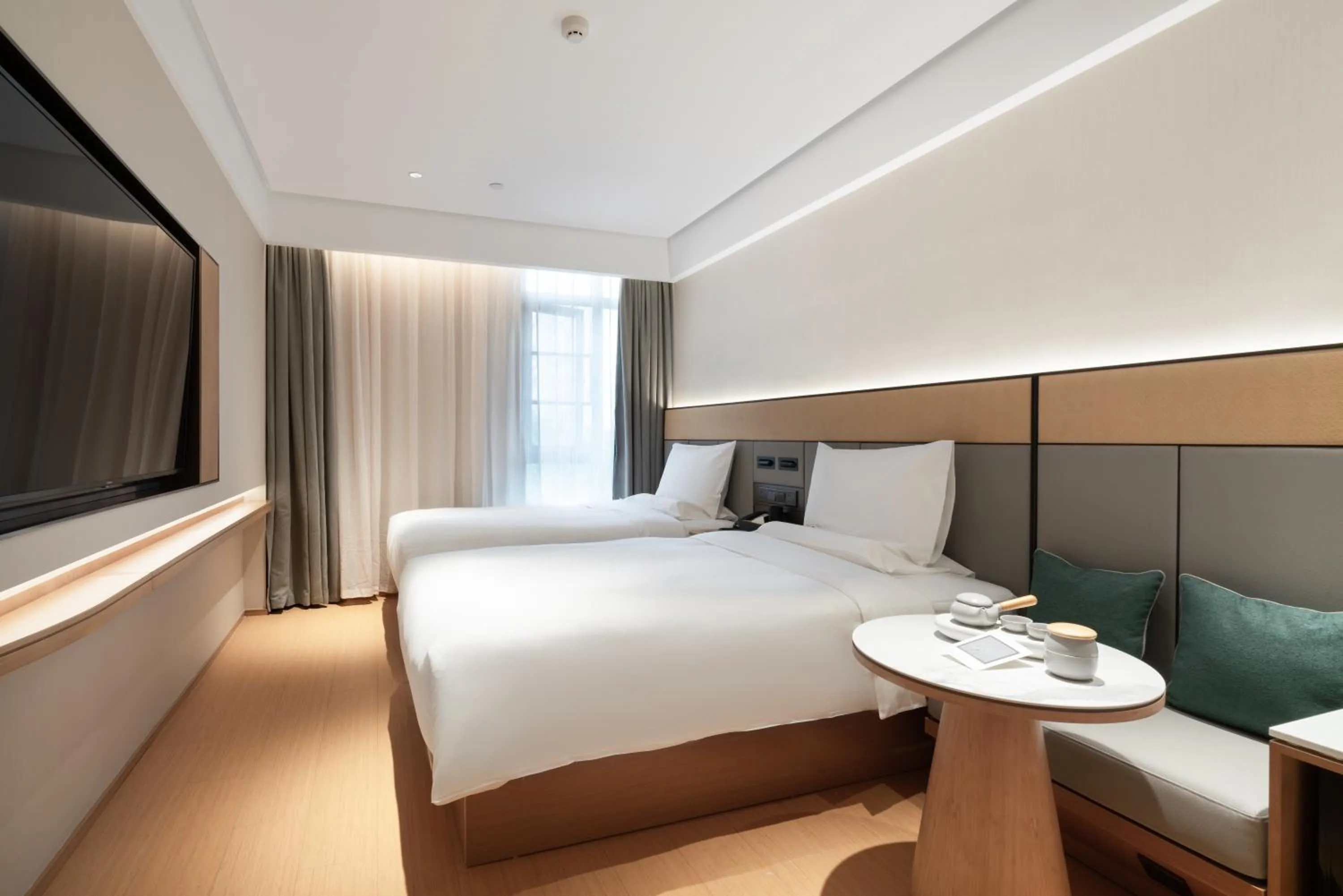 Photo of the whole room, Bed in JI Hotel Guangzhou Tower