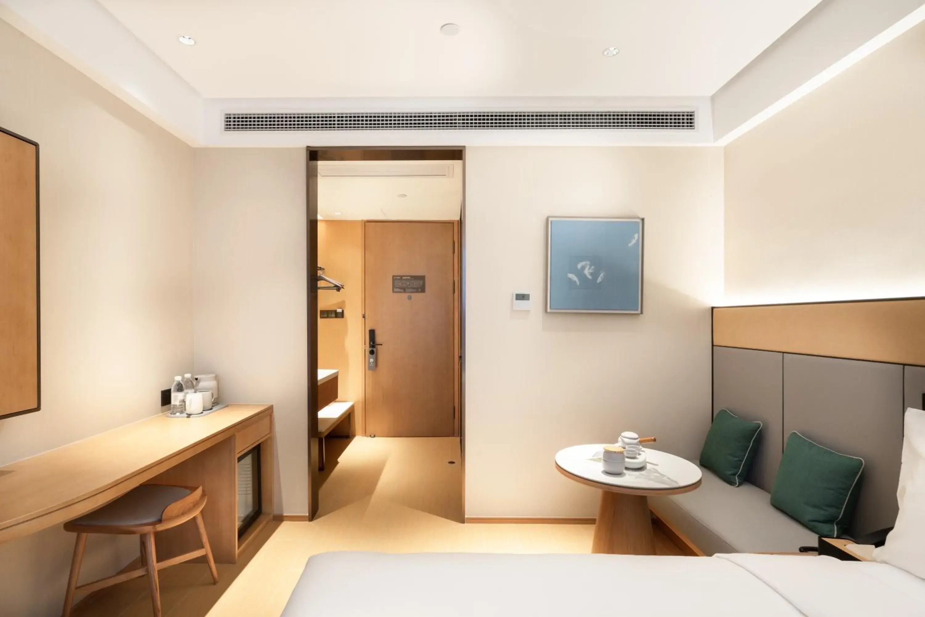 Photo of the whole room, Bed in JI Hotel Guangzhou Tower Photo of the whole room, Bed in JI Hotel Guangzhou Tower