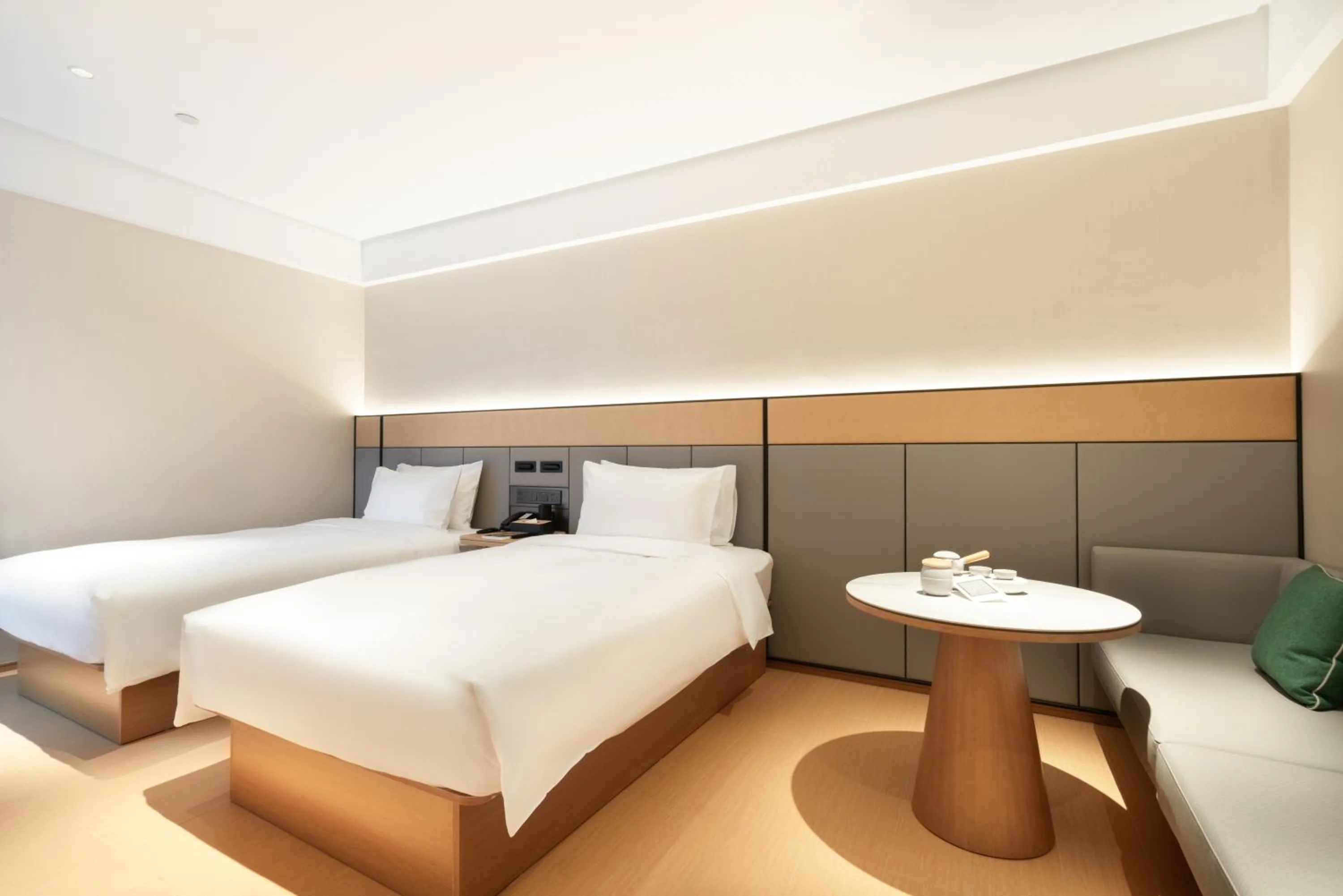 Photo of the whole room, Bed in JI Hotel Guangzhou Tower