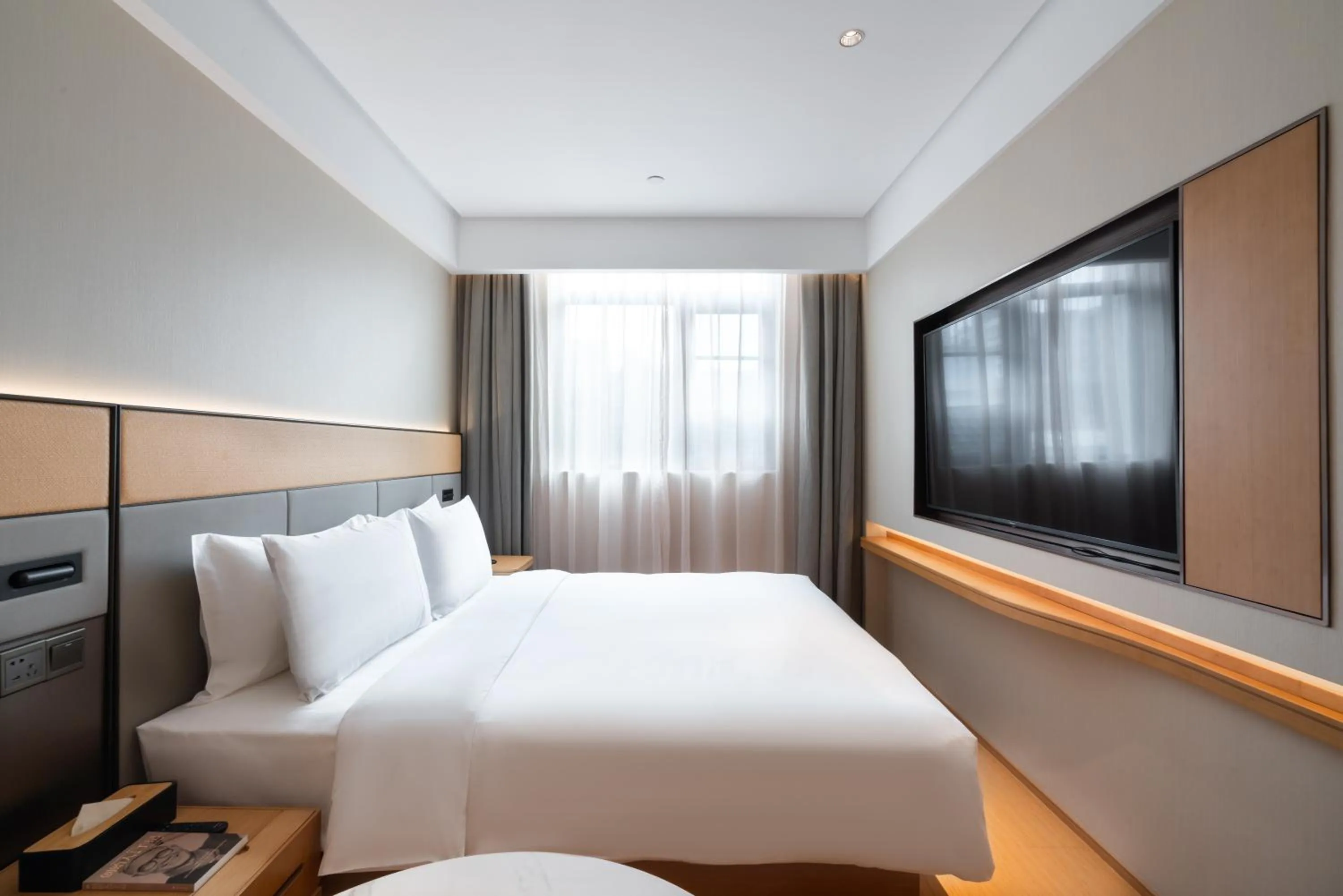 Photo of the whole room, Bed in JI Hotel Guangzhou Tower