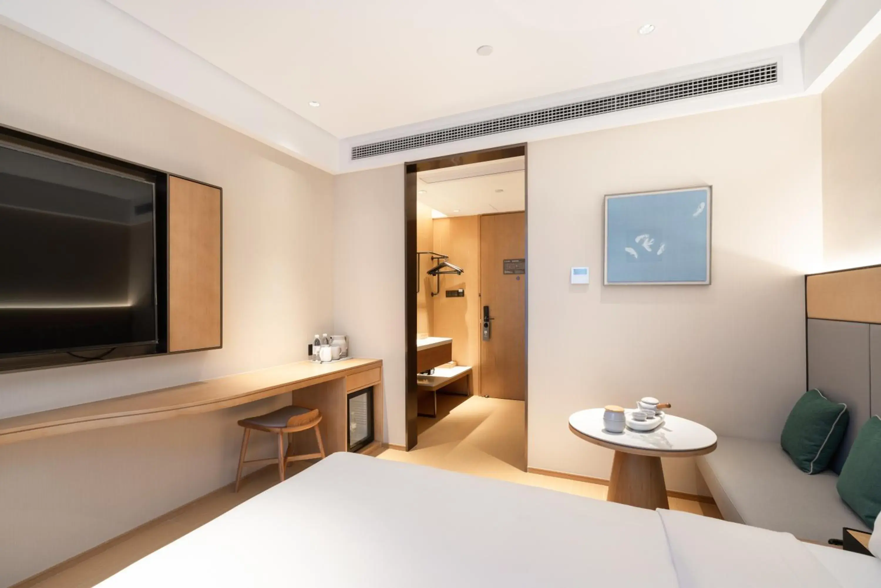 Photo of the whole room, Bed in JI Hotel Guangzhou Tower Photo of the whole room, Bed in JI Hotel Guangzhou Tower