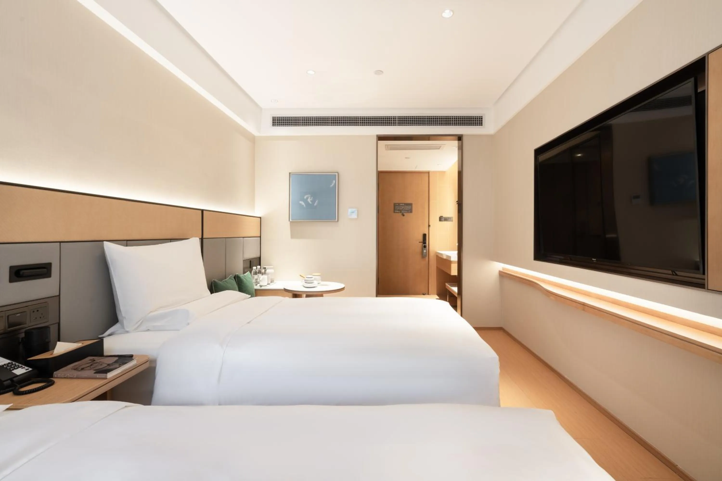 Photo of the whole room, Bed in JI Hotel Guangzhou Tower