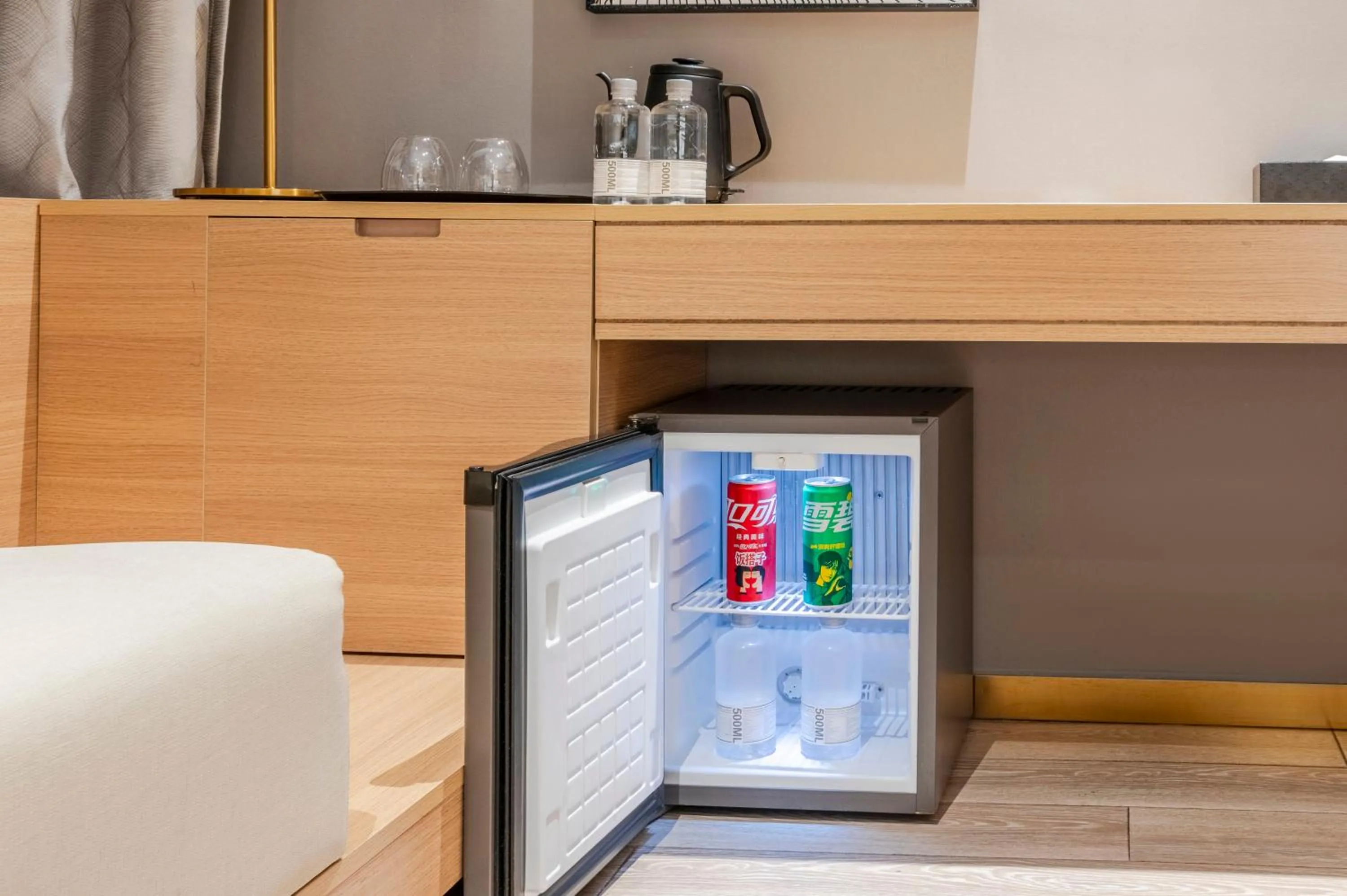 minibar in Orange Crystal Hotel Shenzhen Baoan Airport Bihaiwan