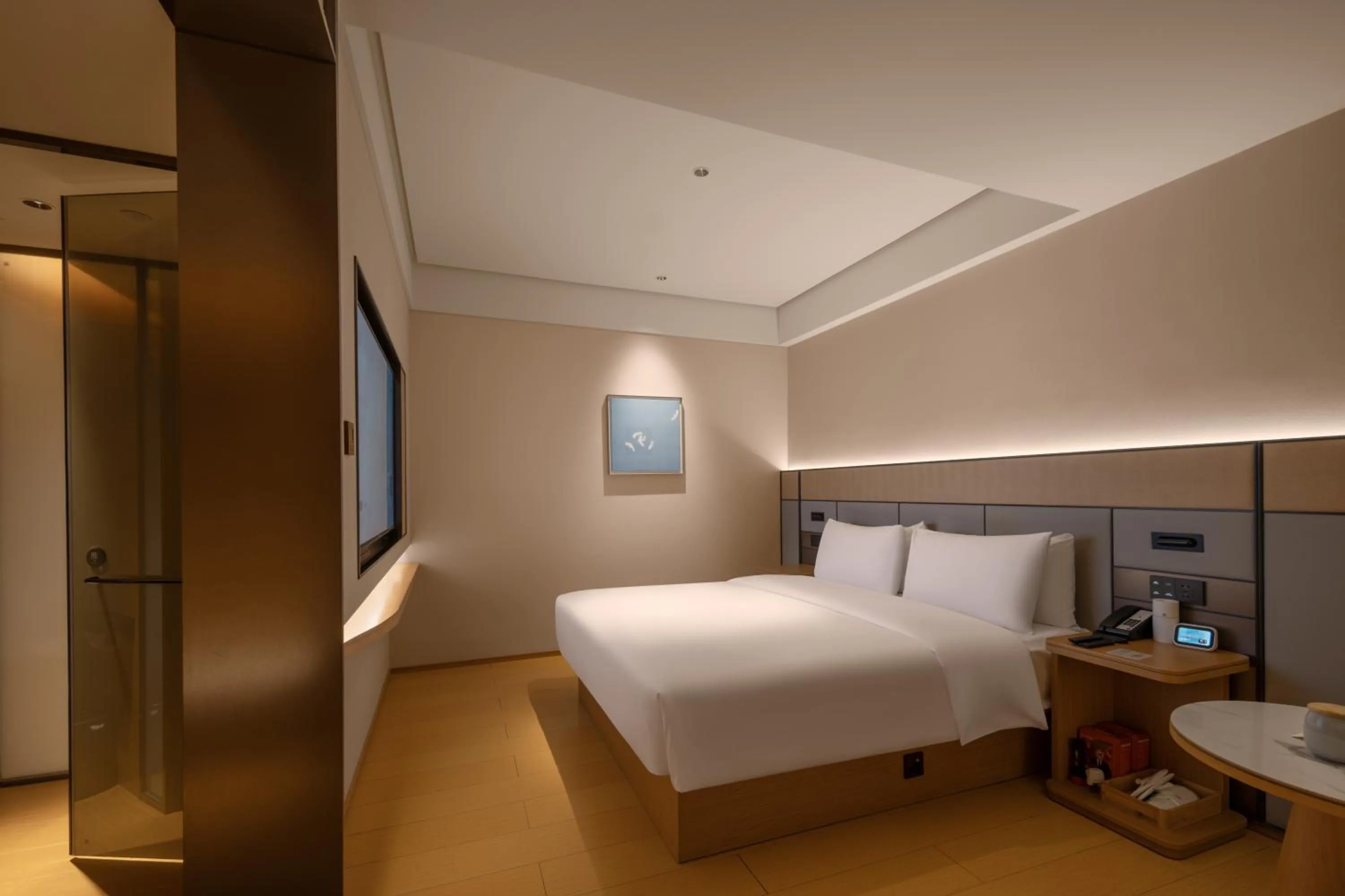 Photo of the whole room, Bed in JI Hotel Chongqing Shapingba Station Three Gorges Square Pedestrian Street