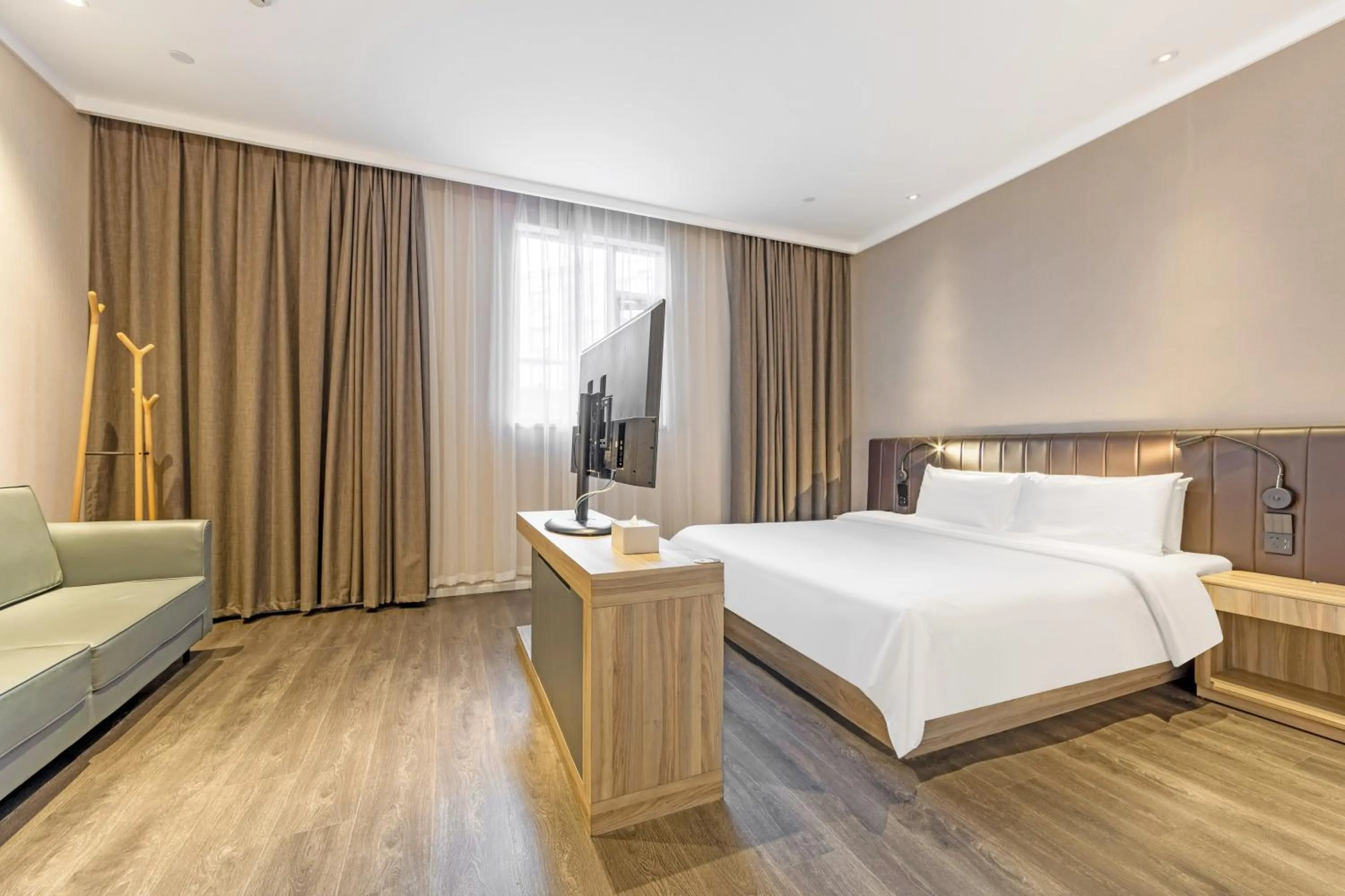 Photo of the whole room, Bed in Hanting Premium Hotel Shanghai World Expo Shangnan Road