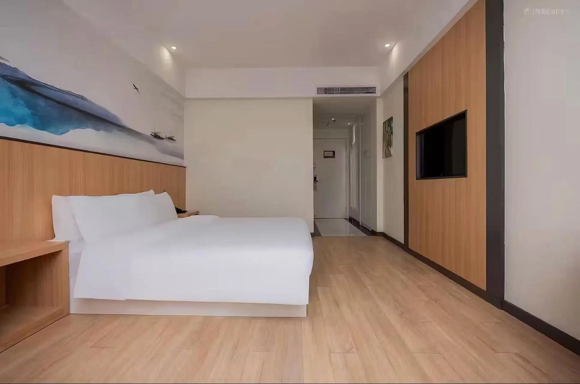 Bed in Starway Hotel Shanghai International Tourism Resort Xiupu Road