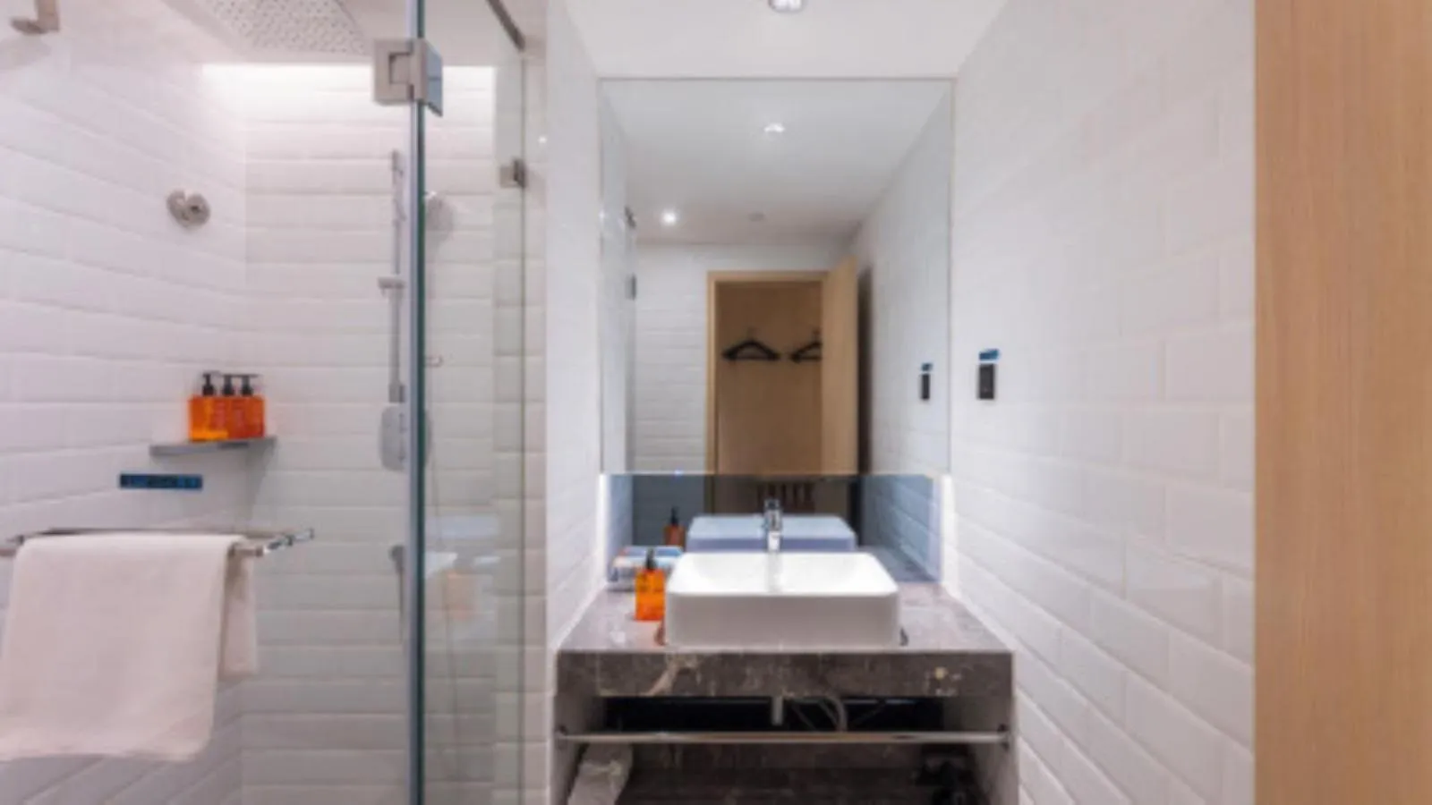 Bathroom in Orange Beijing Lama Temple Hepingli North Street Subway Station Hotel