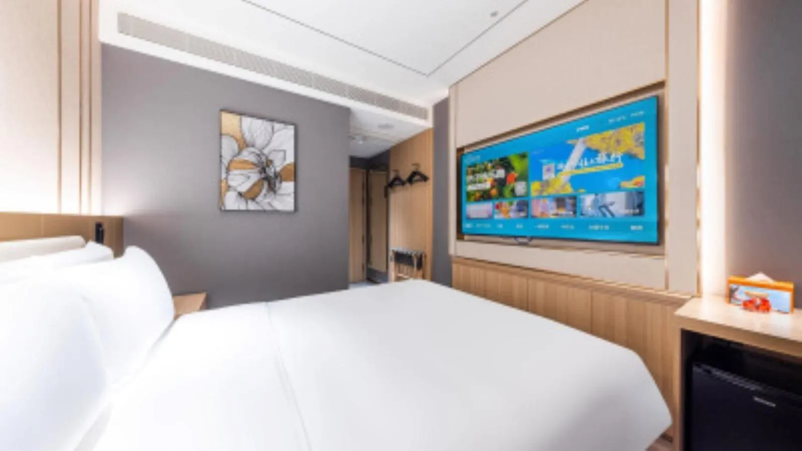 Photo of the whole room, Bed in Orange Beijing Lama Temple Hepingli North Street Subway Station Hotel