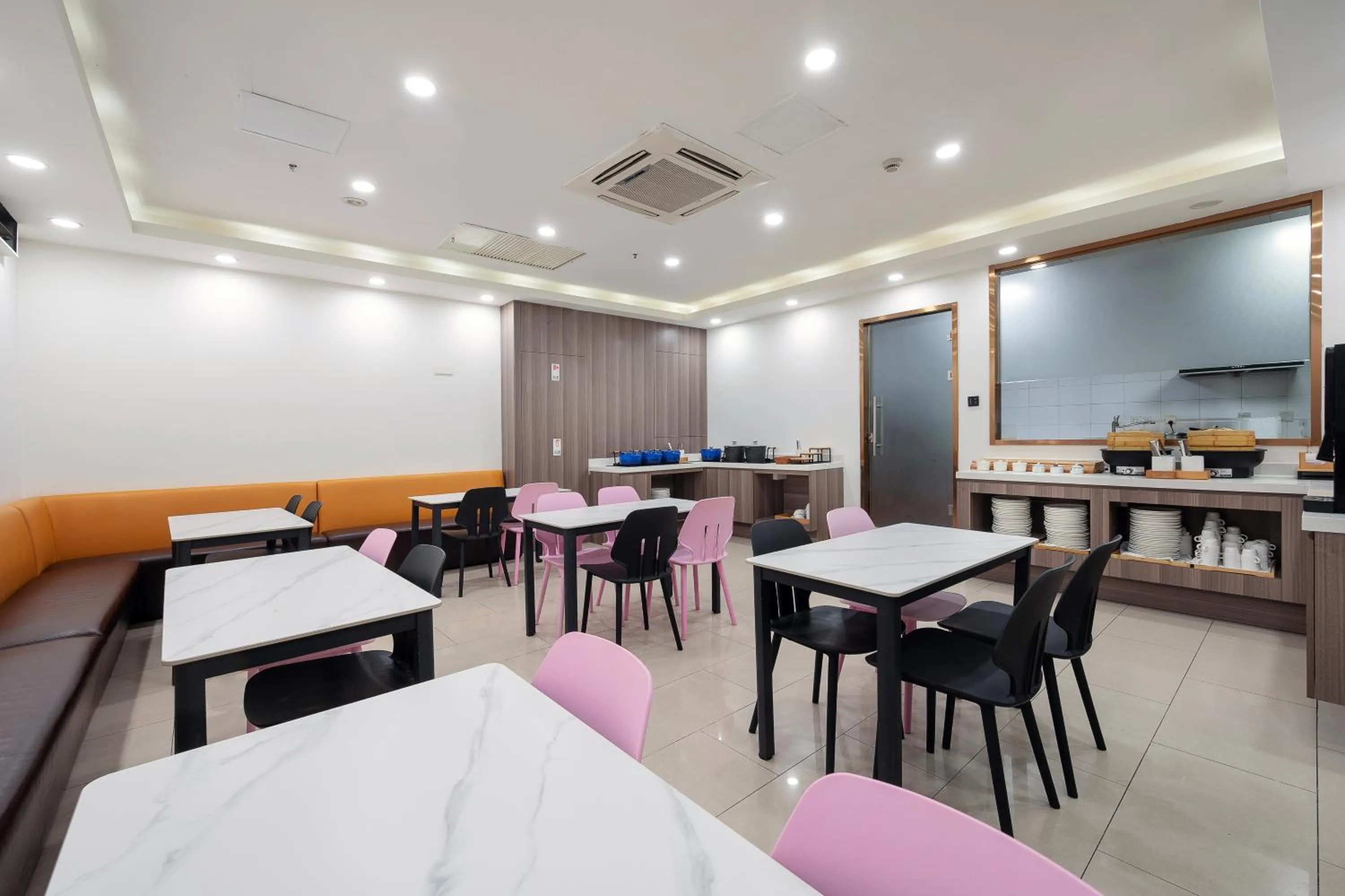 Restaurant/places to eat in Hanting Premium Hotel Shanghai Pudong Airport Chenyang Road