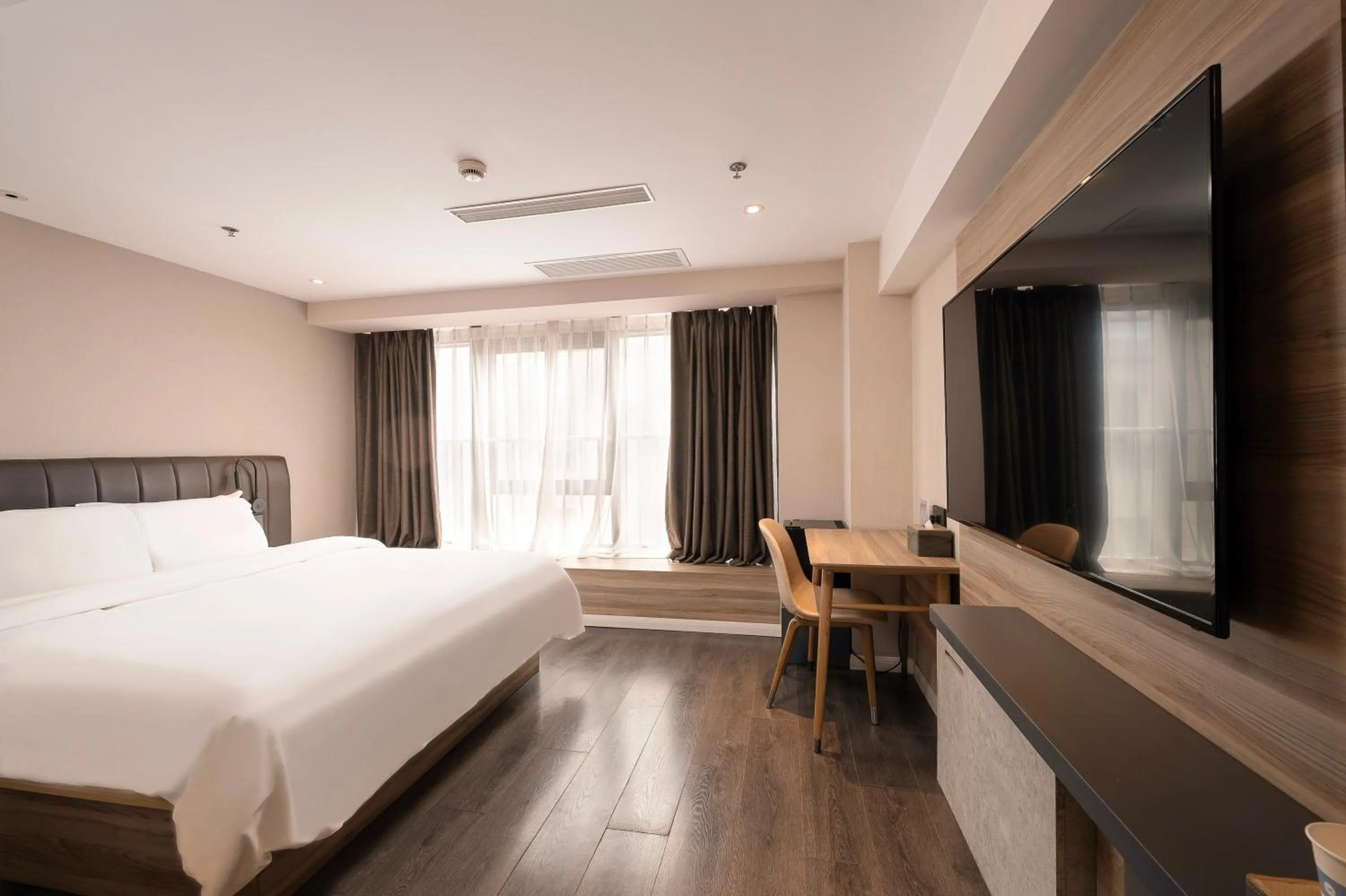 Photo of the whole room, Bed in Hanting Premium Hotel Shanghai Pudong Airport Chenyang Road