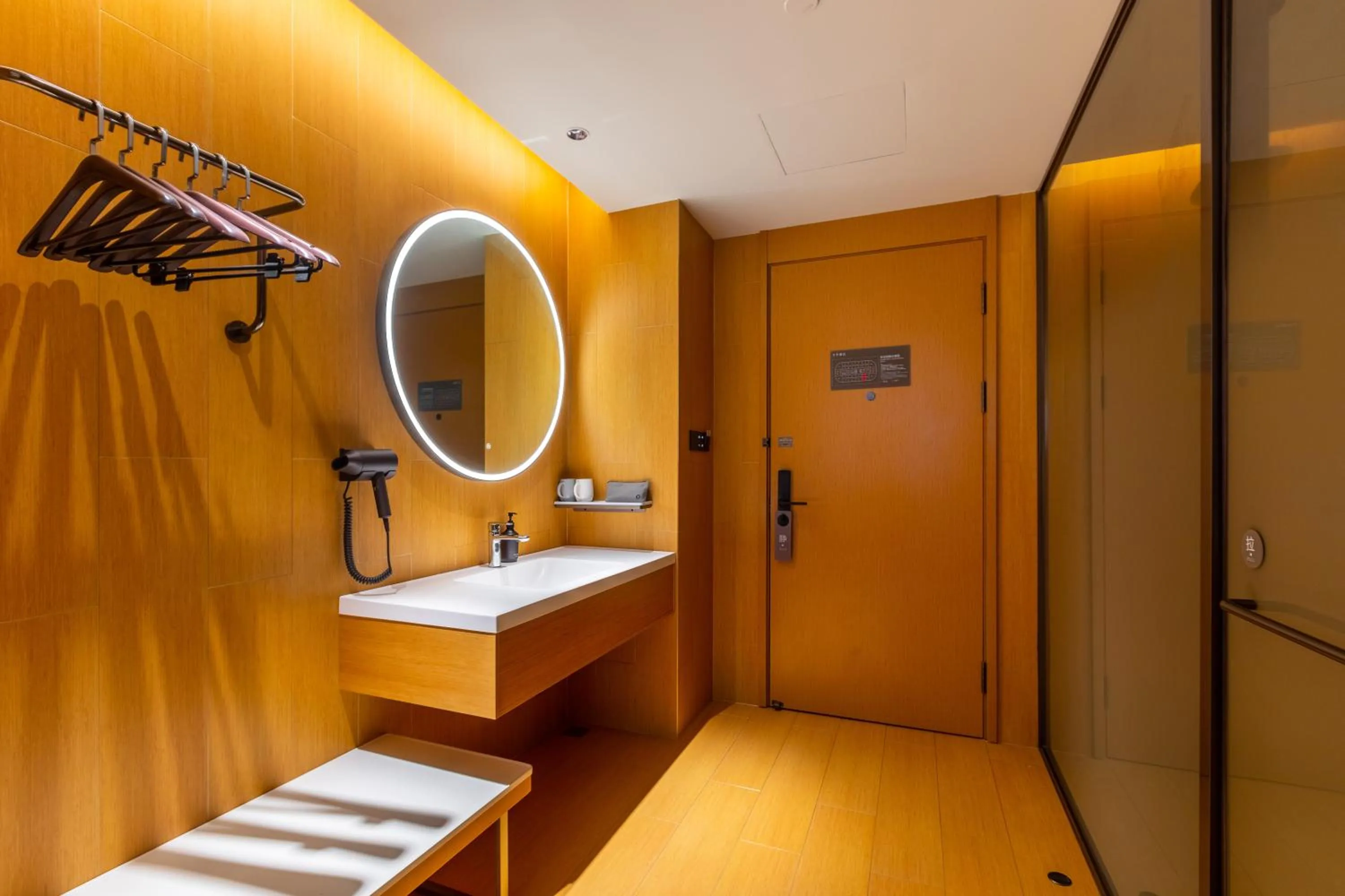 wardrobe in JI Hotel Nanjing Gaochun Crab City