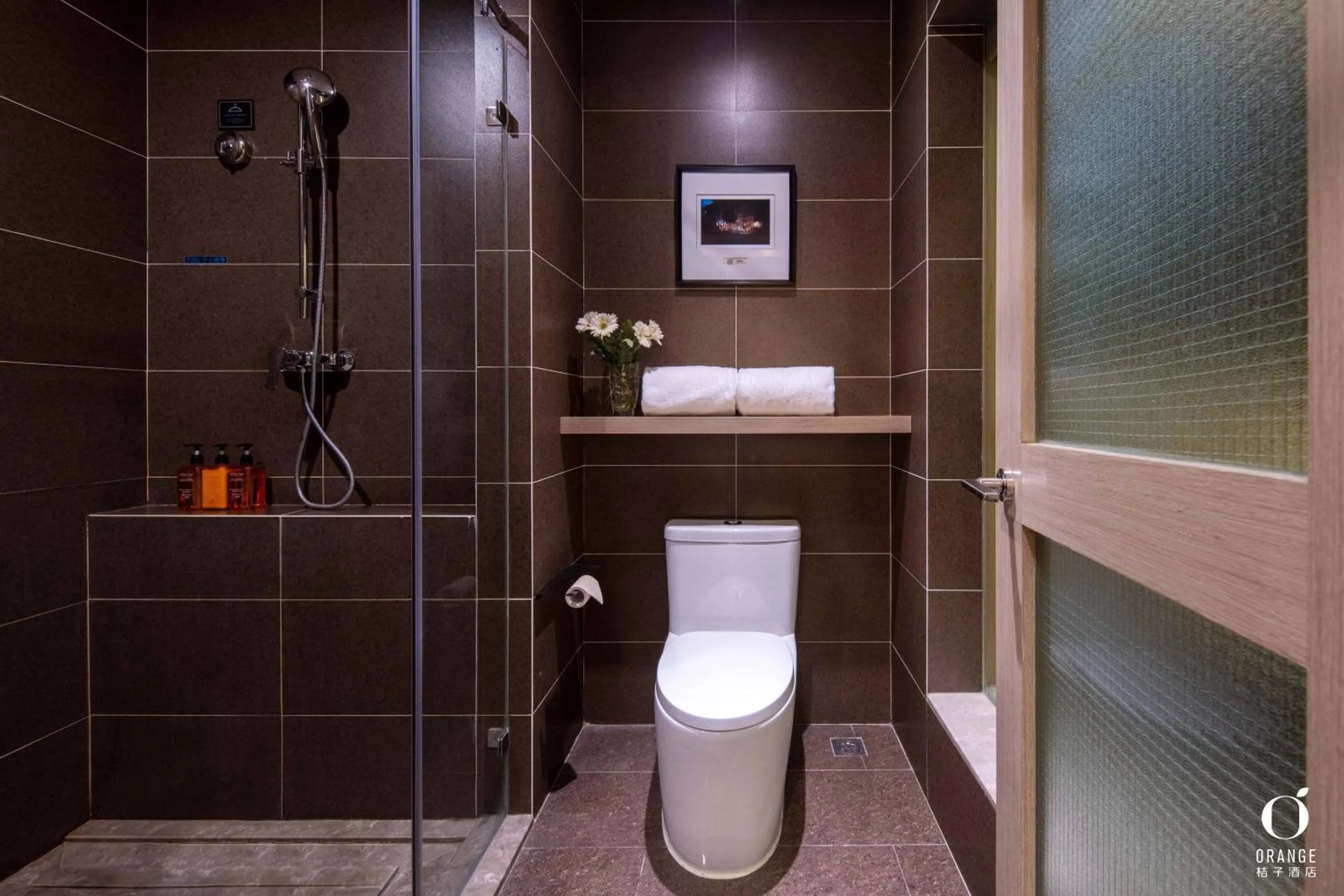 Toilet in Orange Hotel Beijing Yizhuang Bridge Subway Station