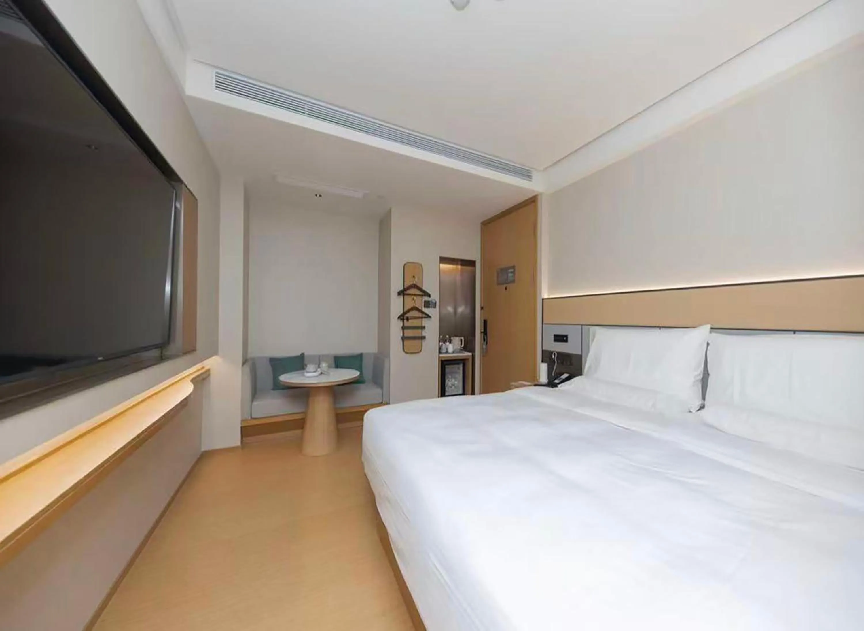 Property building, Bed in JI Hotel Shanghai New International Expo Center Longyang Road