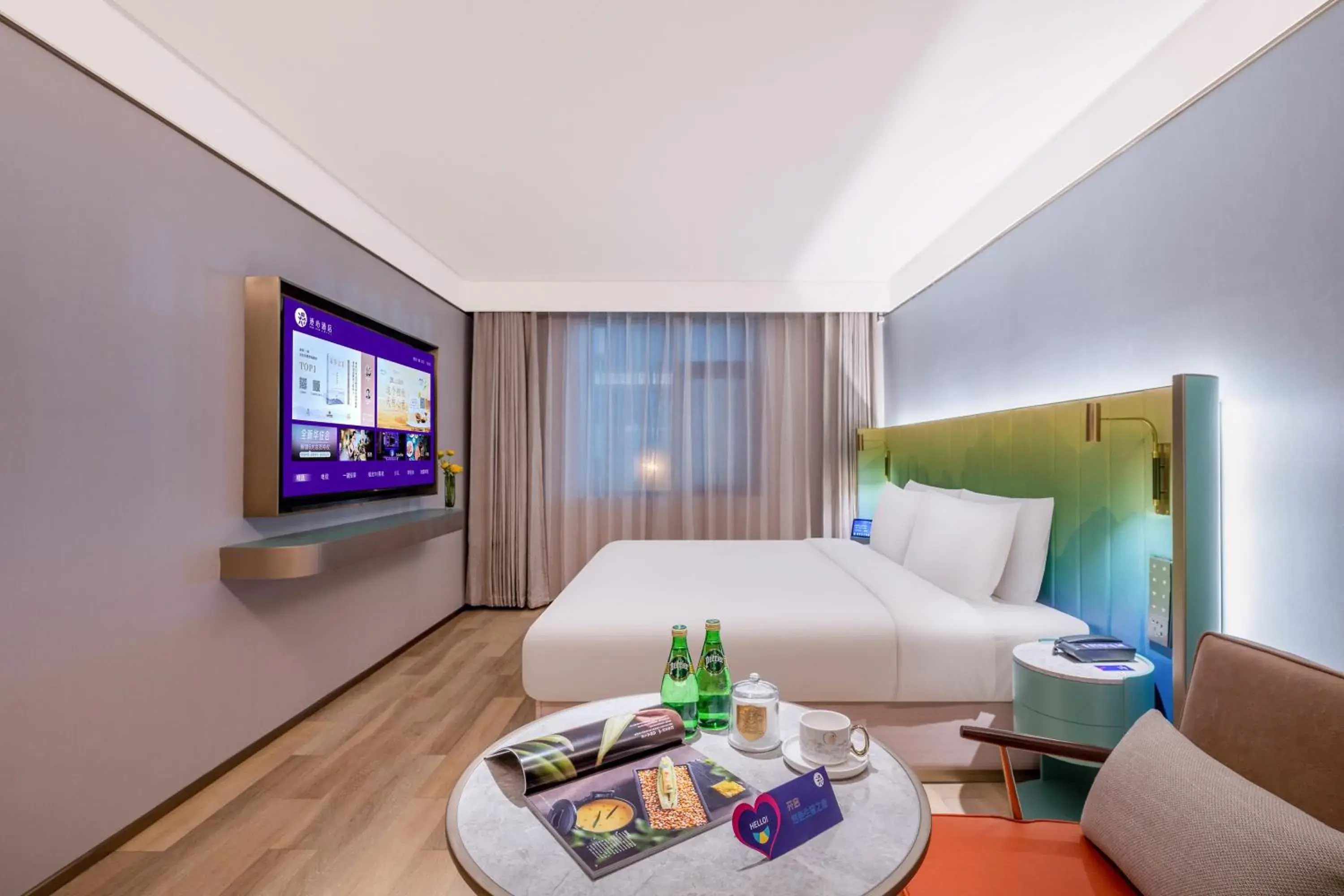 Superior King Room in Manxin Hotel Wuhan Yellow Crane Tower Yangtze River Bridge Superior King Room in Manxin Hotel Wuhan Yellow Crane Tower Yangtze River Bridge