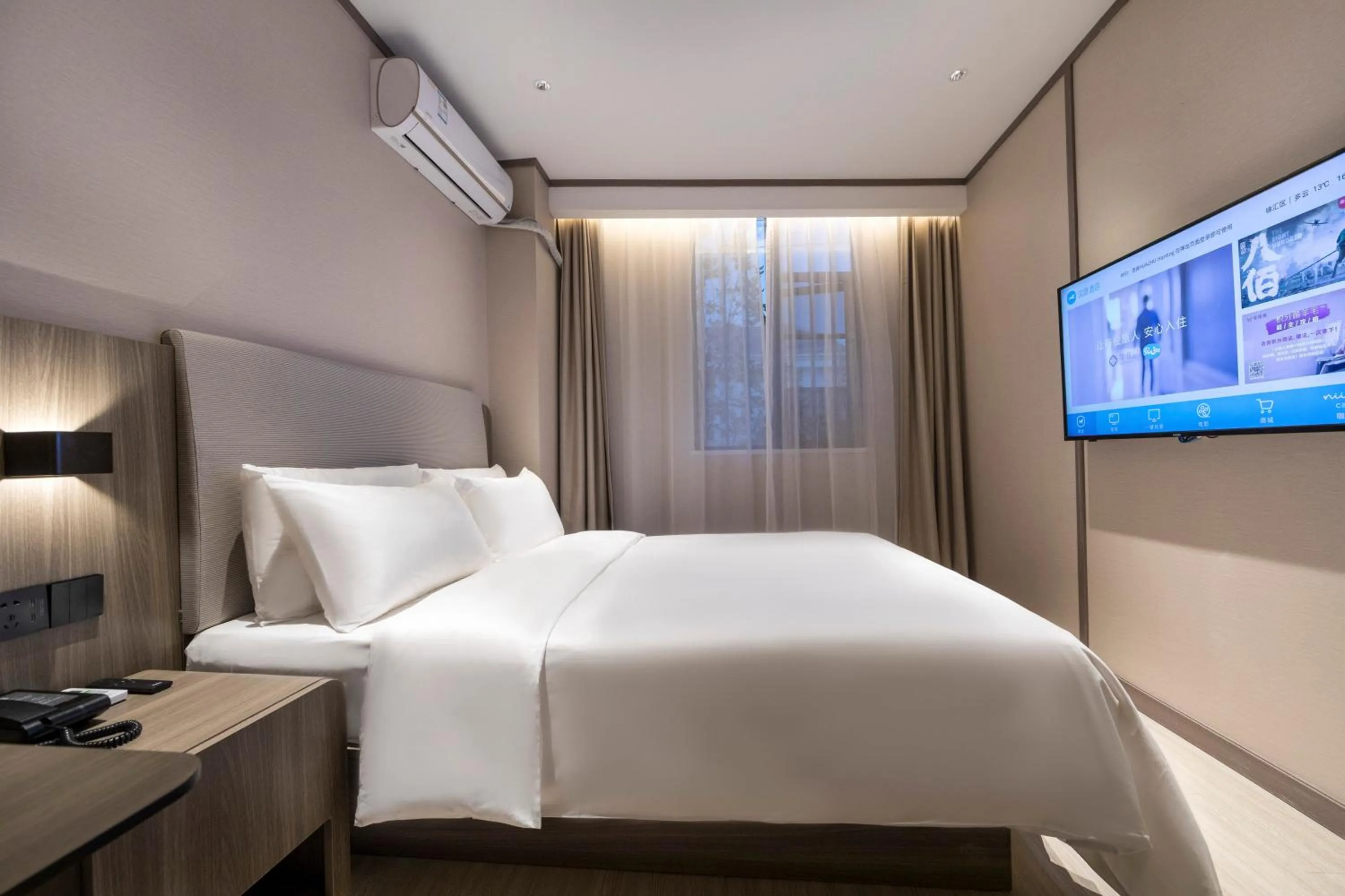 Bed in Hanting Hotel Shanghai South Station East China University of Science and Technology