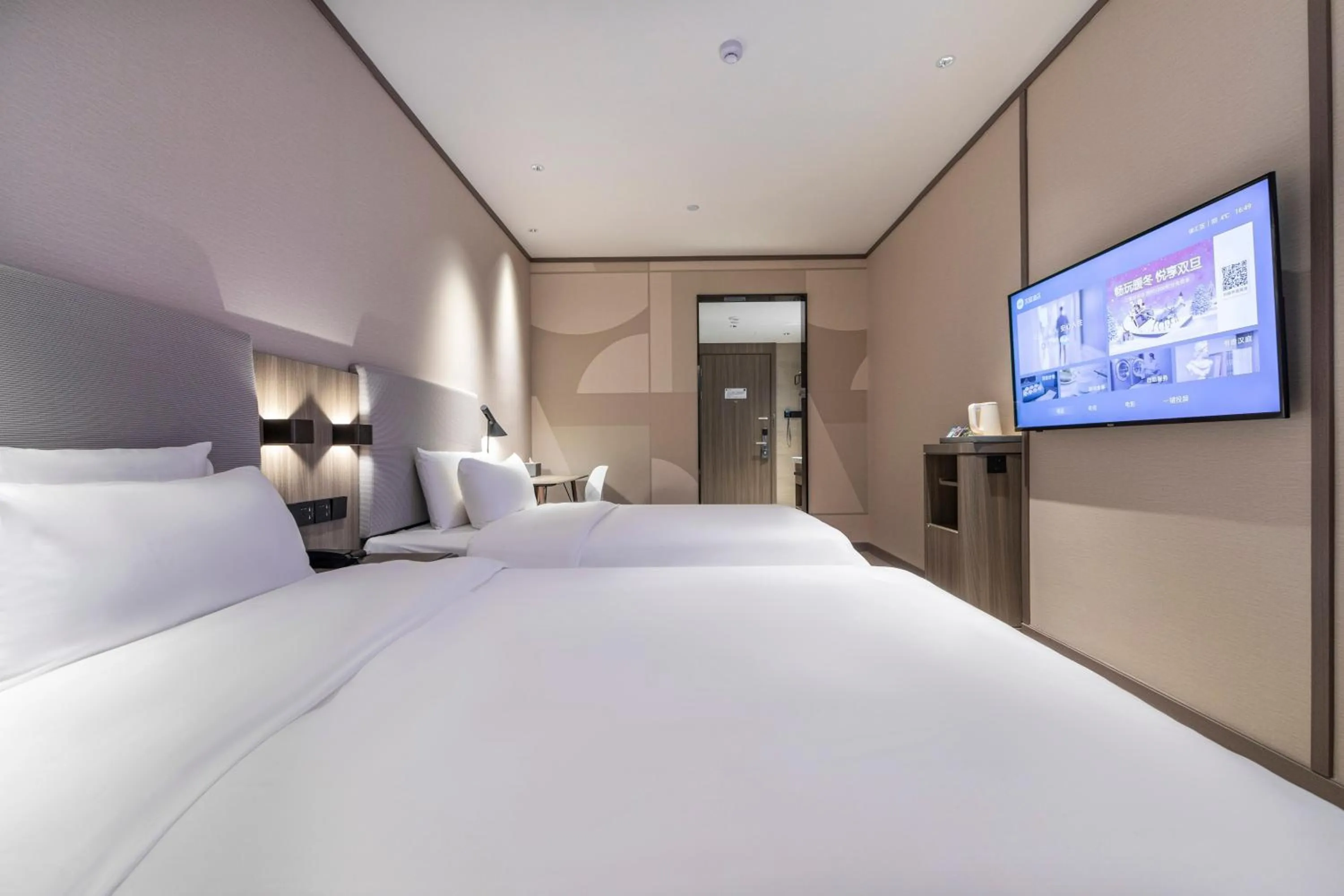 Bed in Hanting Hotel Shanghai South Station East China University of Science and Technology