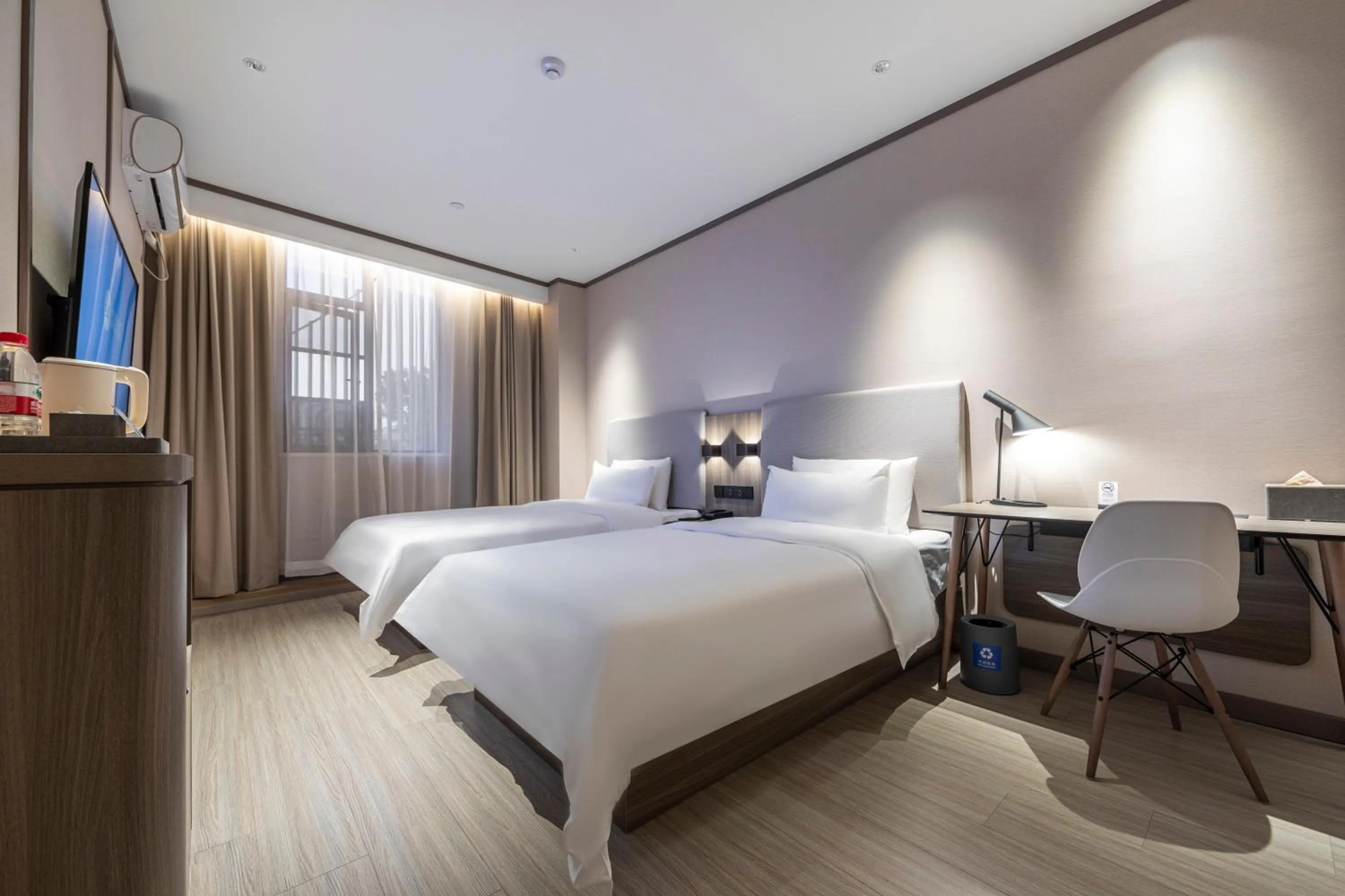 Bed in Hanting Hotel Shanghai South Station East China University of Science and Technology