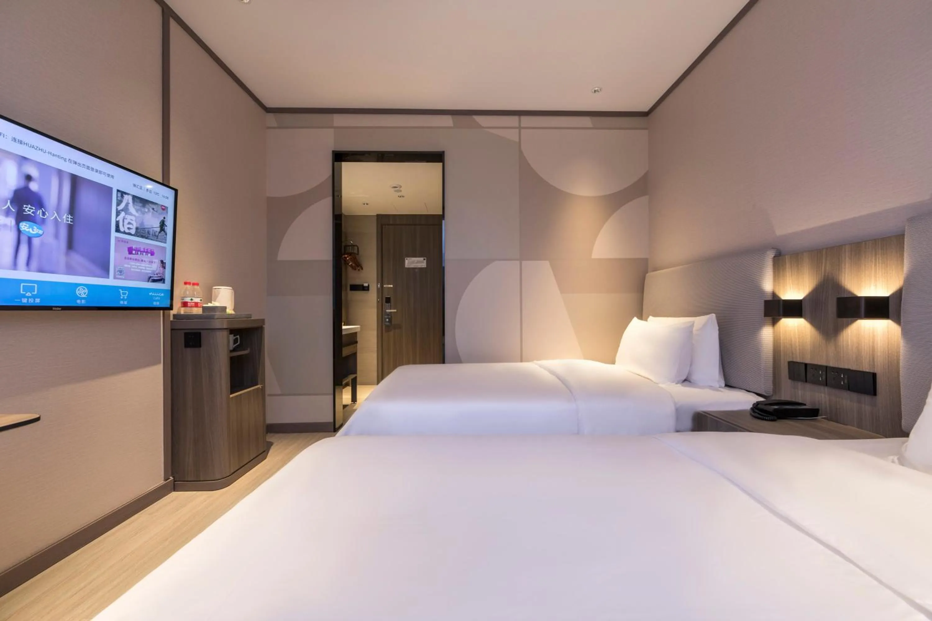 Bed in Hanting Hotel Shanghai South Station East China University of Science and Technology