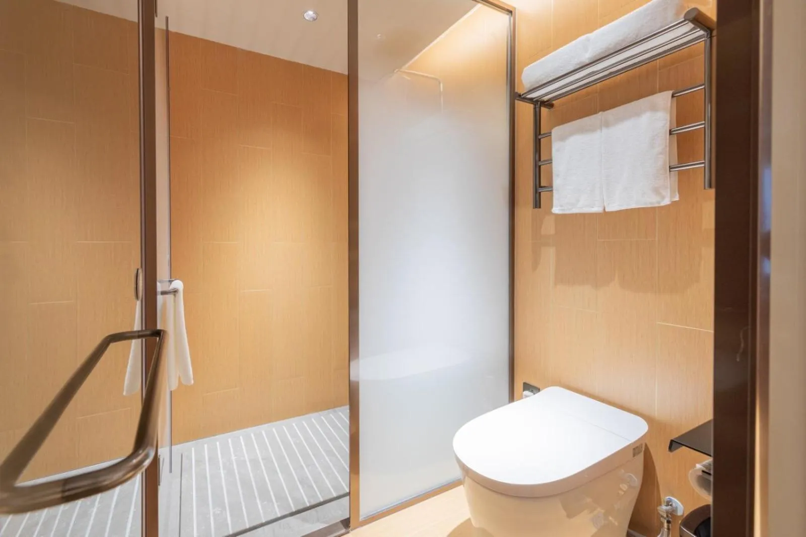 Toilet in JI Hotel Chengdu Longquan Economic Development Zone Auto City