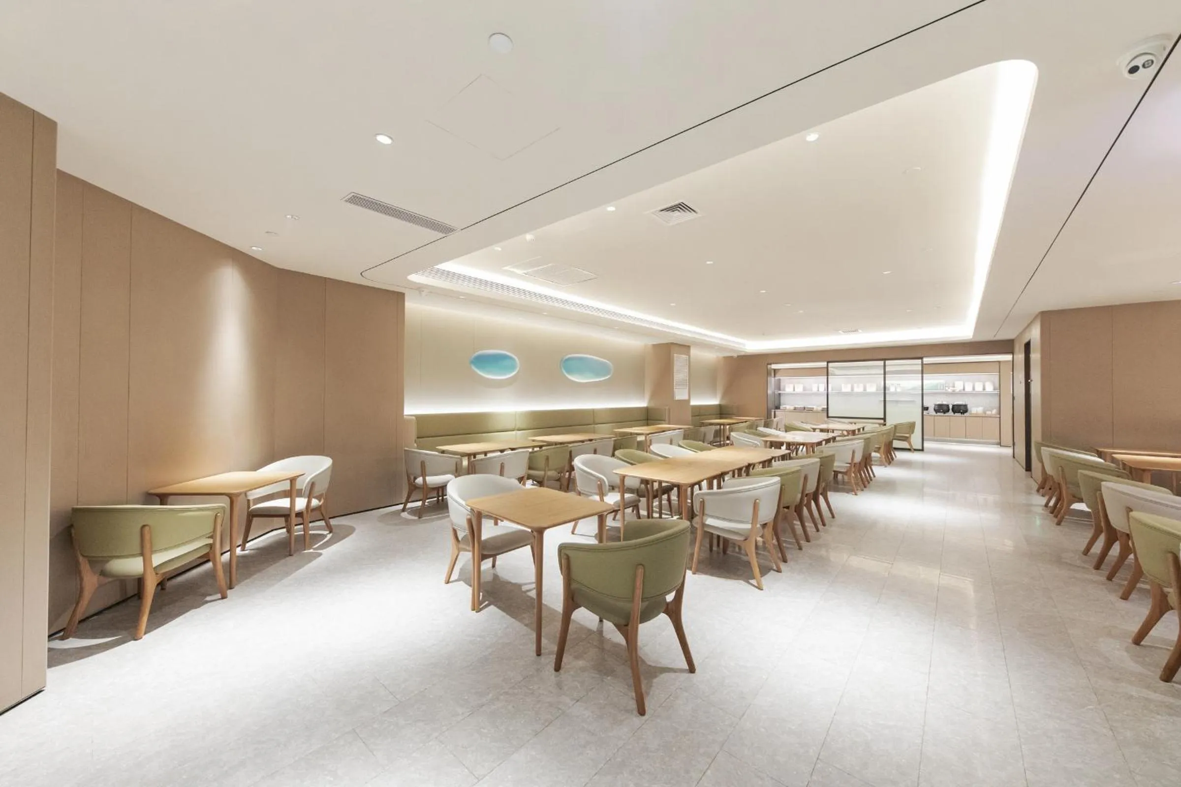 Restaurant/places to eat in JI Hotel Beijing West Railway Station Lianbao Road