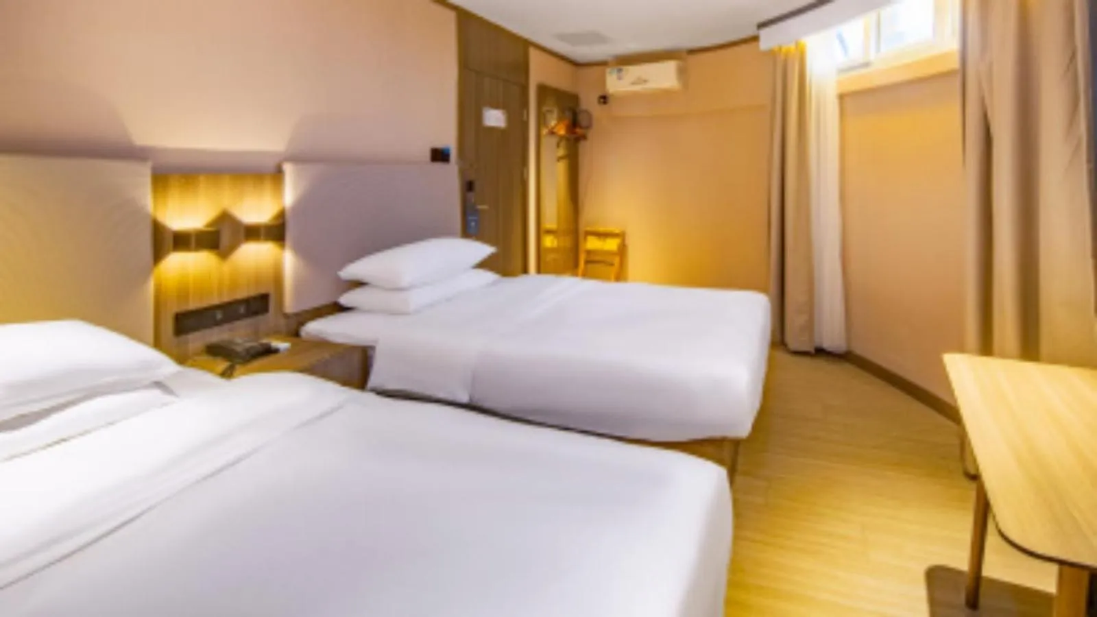 Bed in Hanting Hotel Shenzhen Huaqiang North Science Museum Subway Station