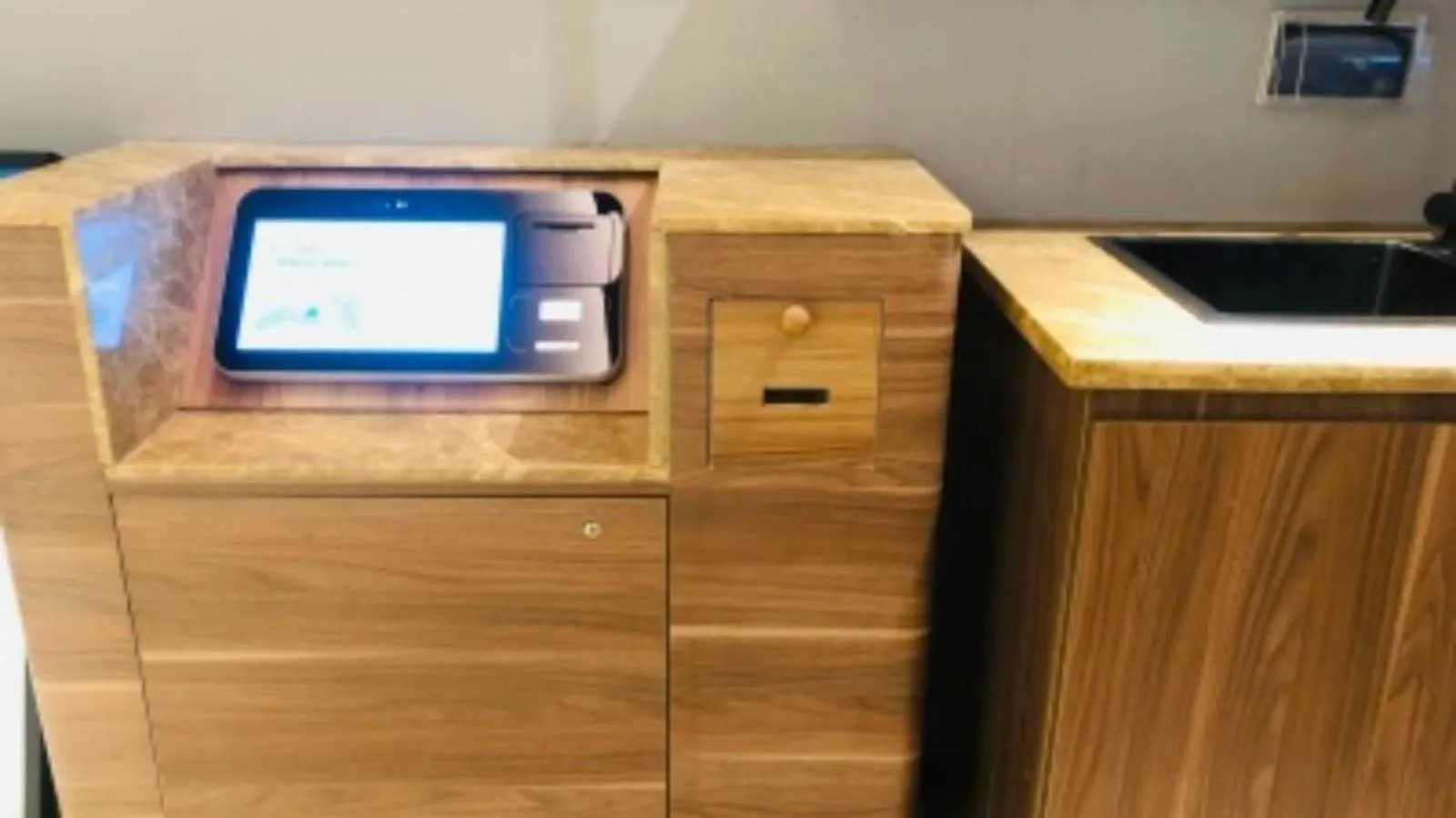 Property building in Hanting Hotel Shenzhen Huaqiang North Science Museum Subway Station