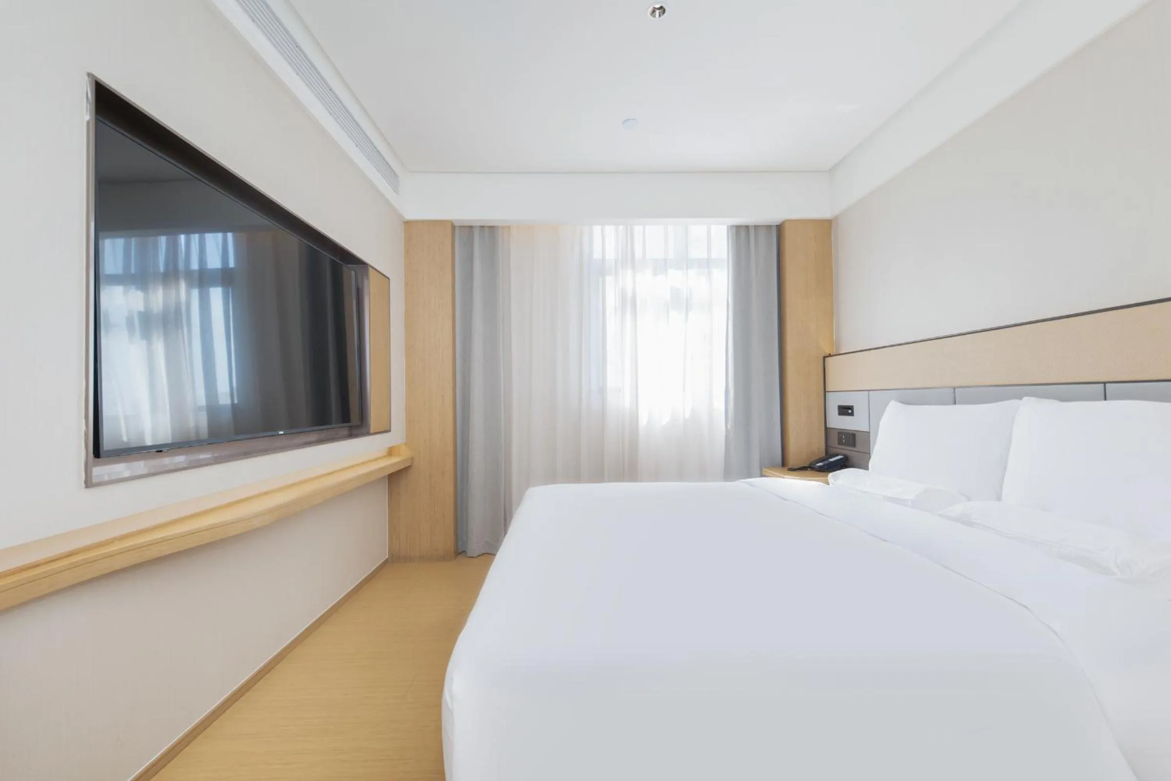 Bedroom, Bed in JI Hotel Shanghai South Railway Station Jinjiang Amusement Park (formerly Jinjiang Amusement Park Subway Station Branch)